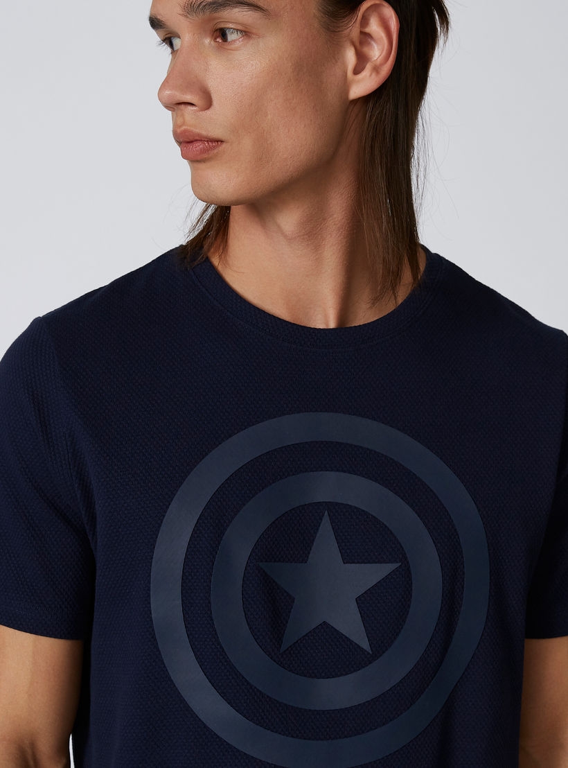 تيشيرت مستدام سليم بياقة مستديرة وطبعات كابتن أمريكا -men-clothing-tshirtsandpolos-tshirts-image-3