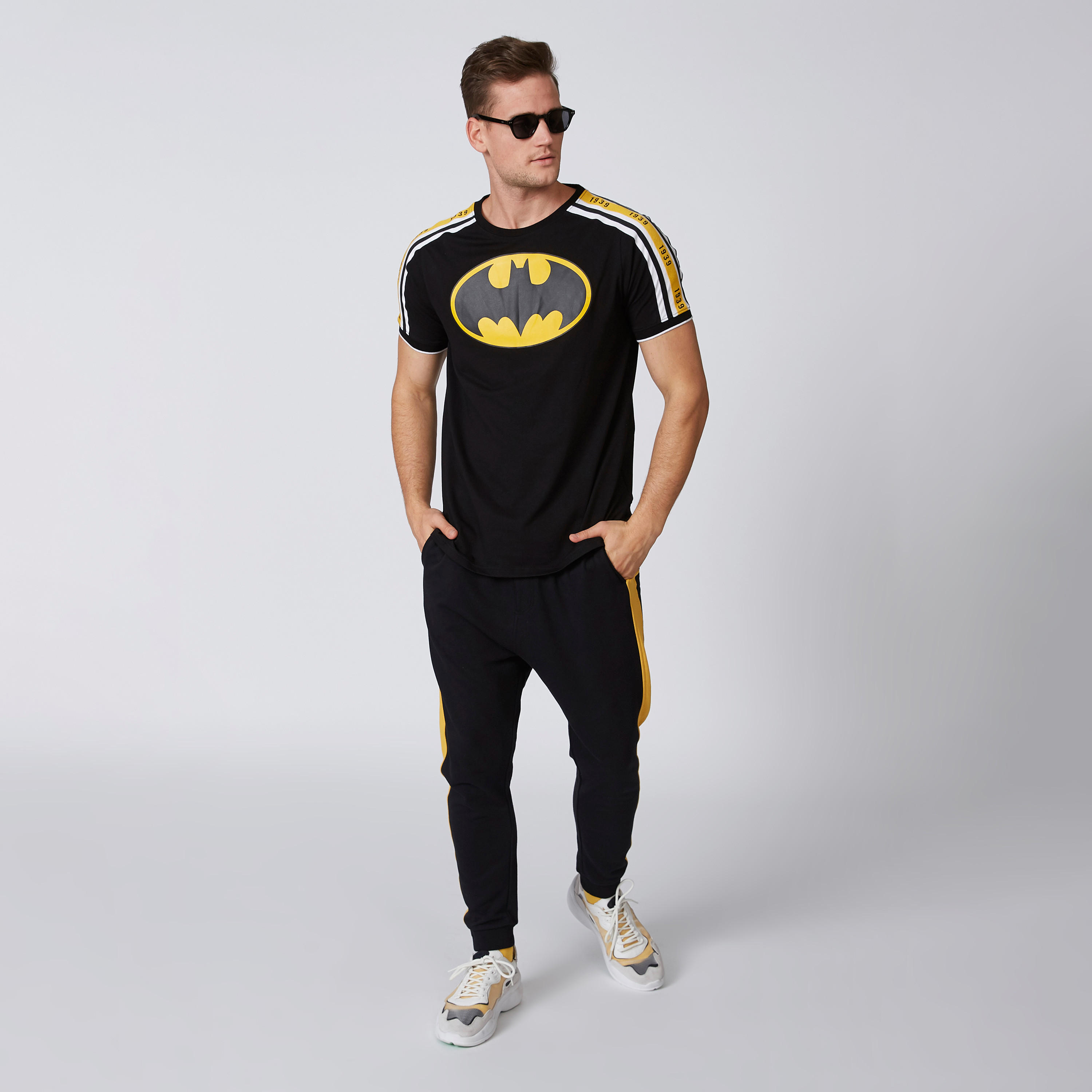 تيشيرت بقصّة سليم وياقة مستديرة وأكمام قصيرة وطبعات باتمان-men-clothing-tshirtsandpolos-tshirts-image-2