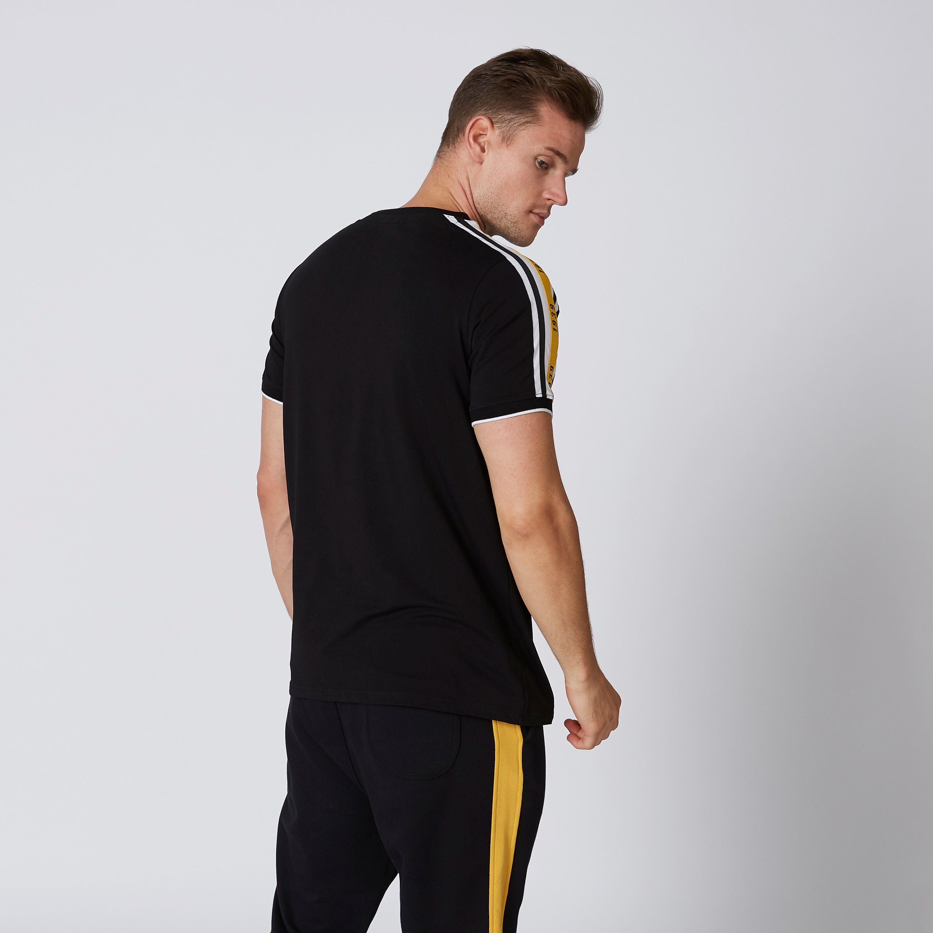 تيشيرت بقصّة سليم وياقة مستديرة وأكمام قصيرة وطبعات باتمان-men-clothing-tshirtsandpolos-tshirts-image-3