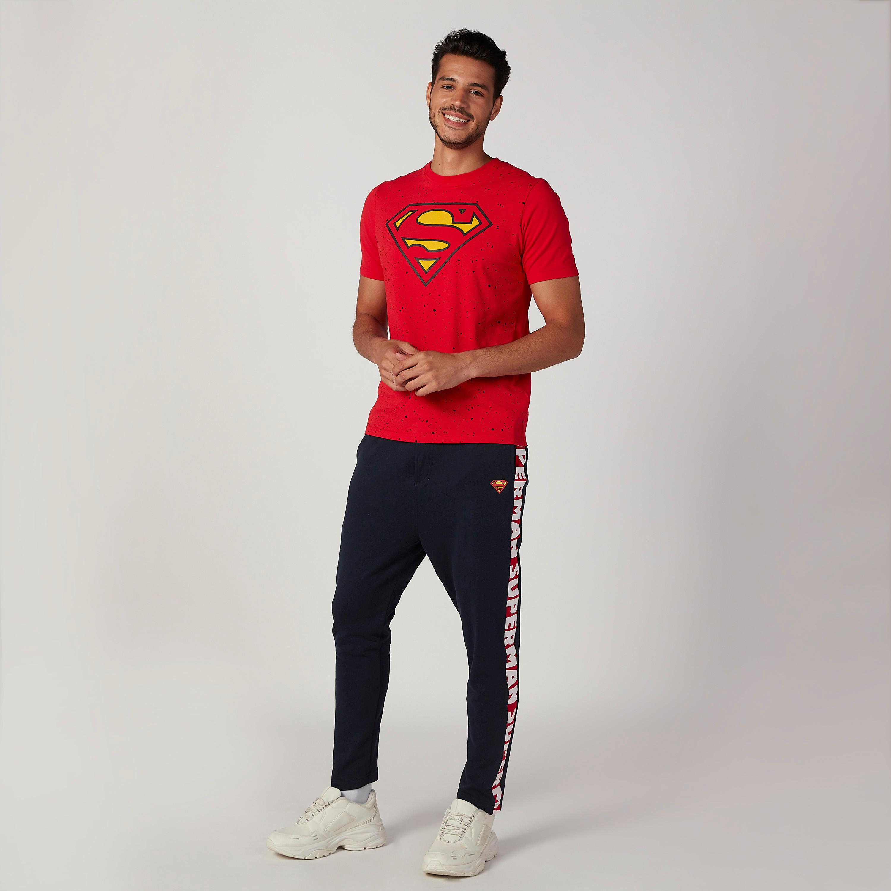 بنطلون مستدام سليم فيت بخصر متوسط الارتفاع وجيوب وطبعات سوبرمان-men-clothing-bottoms-trousersandchinos-trousers-image-2