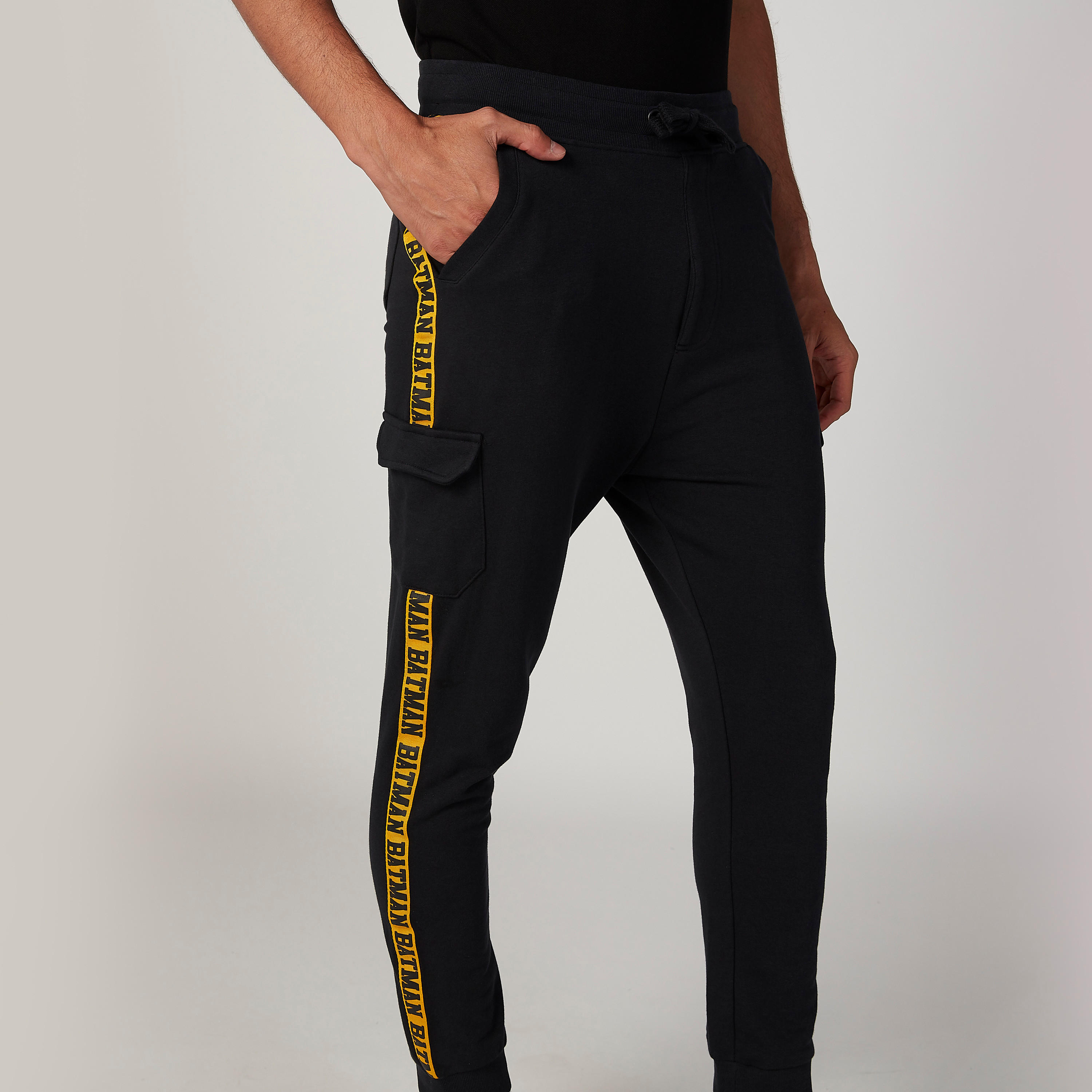 بنطلون رياضي مستدام سليم فيت بخصر متوسط الارتفاع وطبعات باتمان-men-clothing-bottoms-joggers-image-3