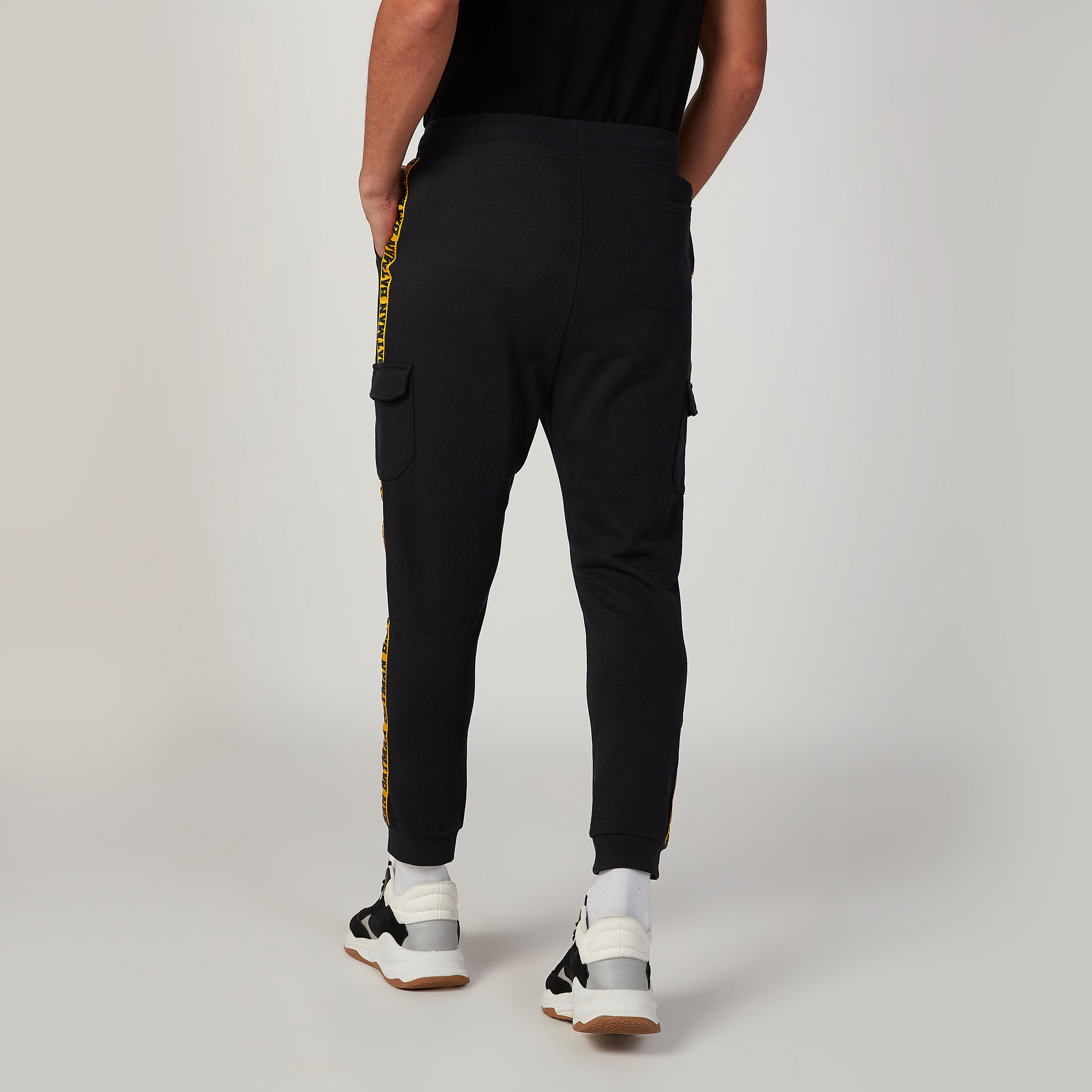 بنطلون رياضي مستدام سليم فيت بخصر متوسط الارتفاع وطبعات باتمان-men-clothing-bottoms-joggers-image-4