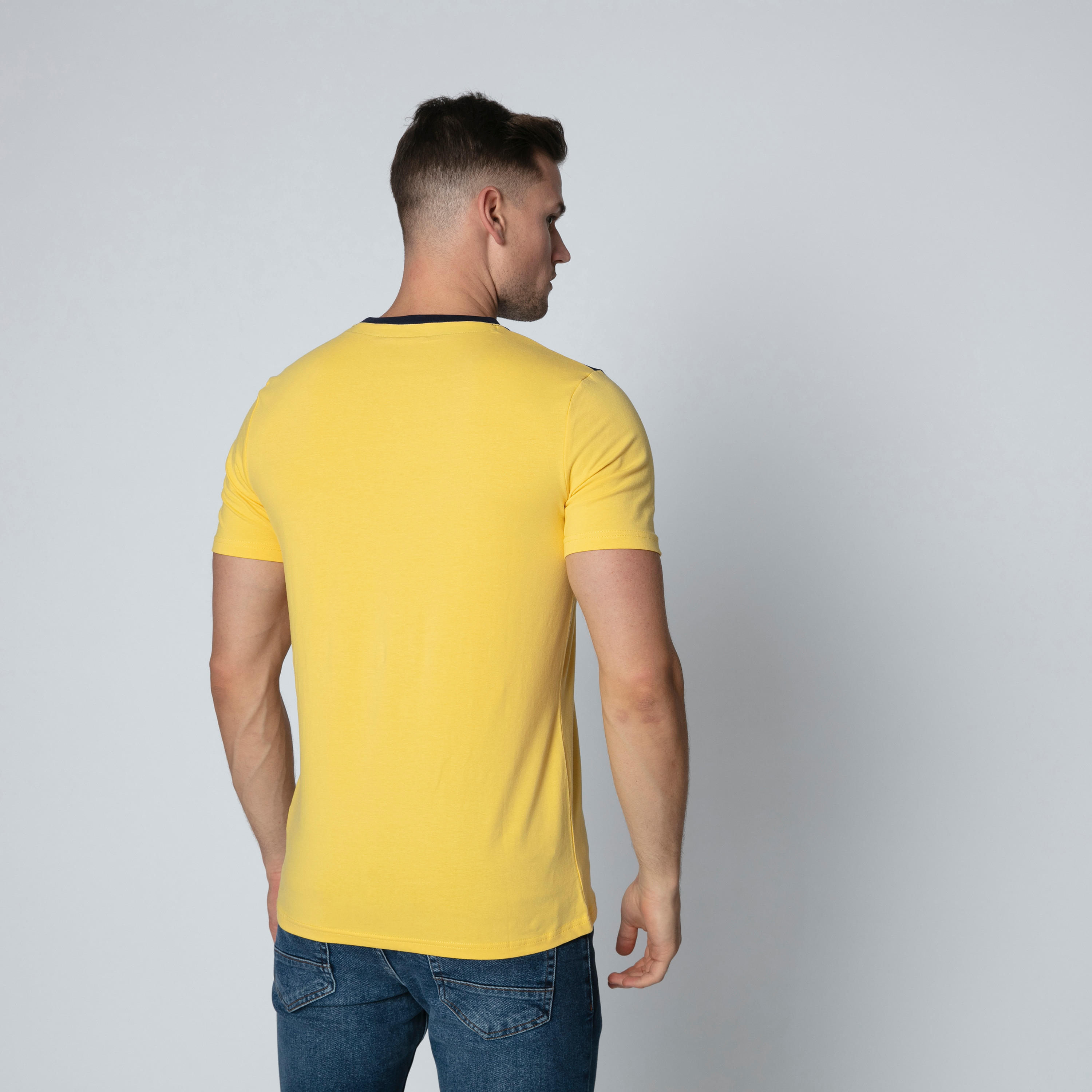 تيشيرت مستدام سليم بياقة مستديرة وطبعات سنوبي -men-clothing-tshirtsandpolos-tshirts-image-2