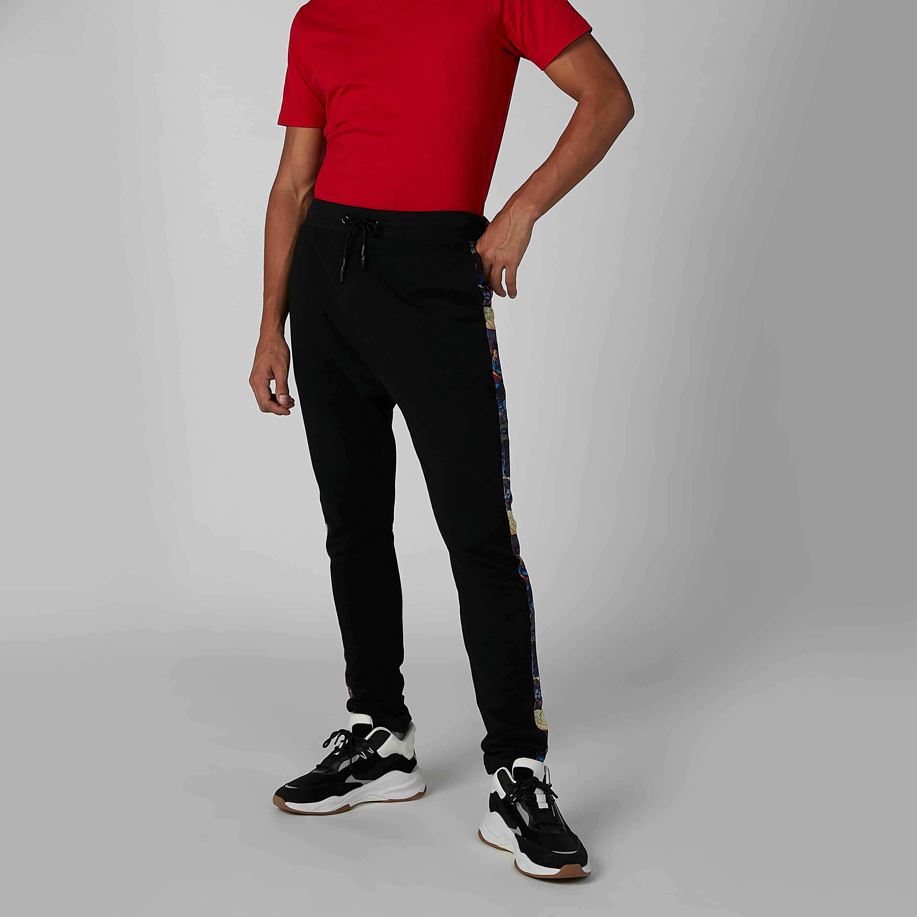 بنطلون مستدام سليم بخصر متوسط الارتفاع وطبعات سوبرمان-men-clothing-bottoms-joggers-image-1
