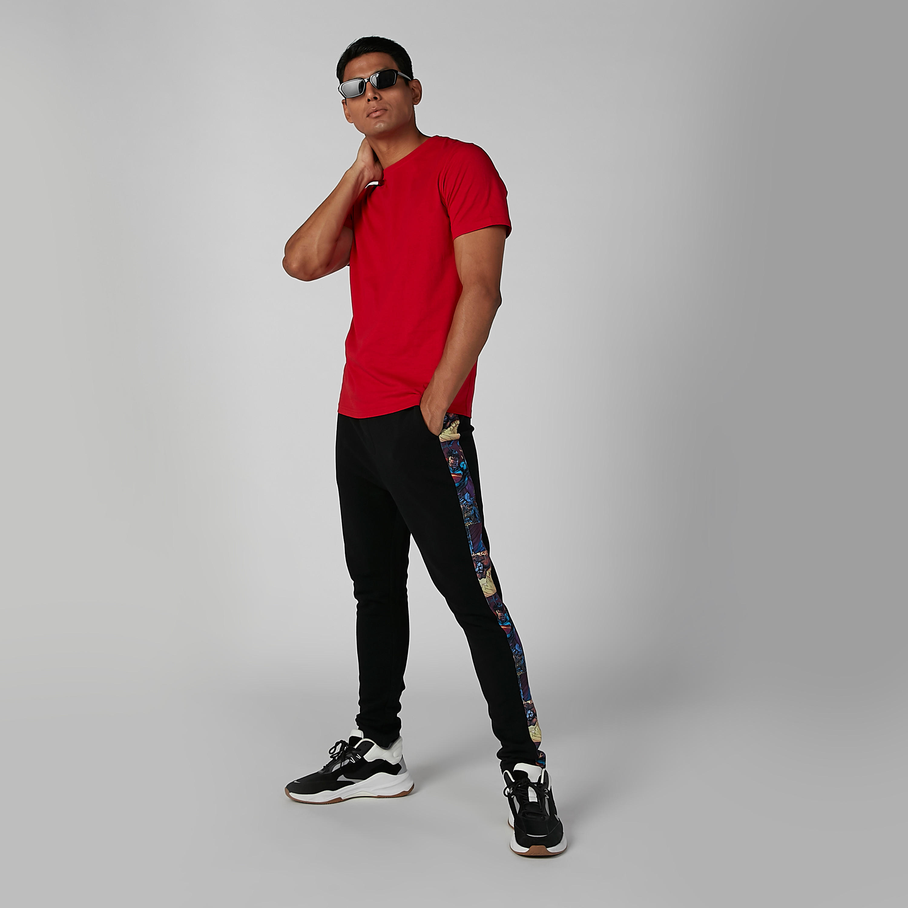 بنطلون مستدام سليم بخصر متوسط الارتفاع وطبعات سوبرمان-men-clothing-bottoms-joggers-image-2
