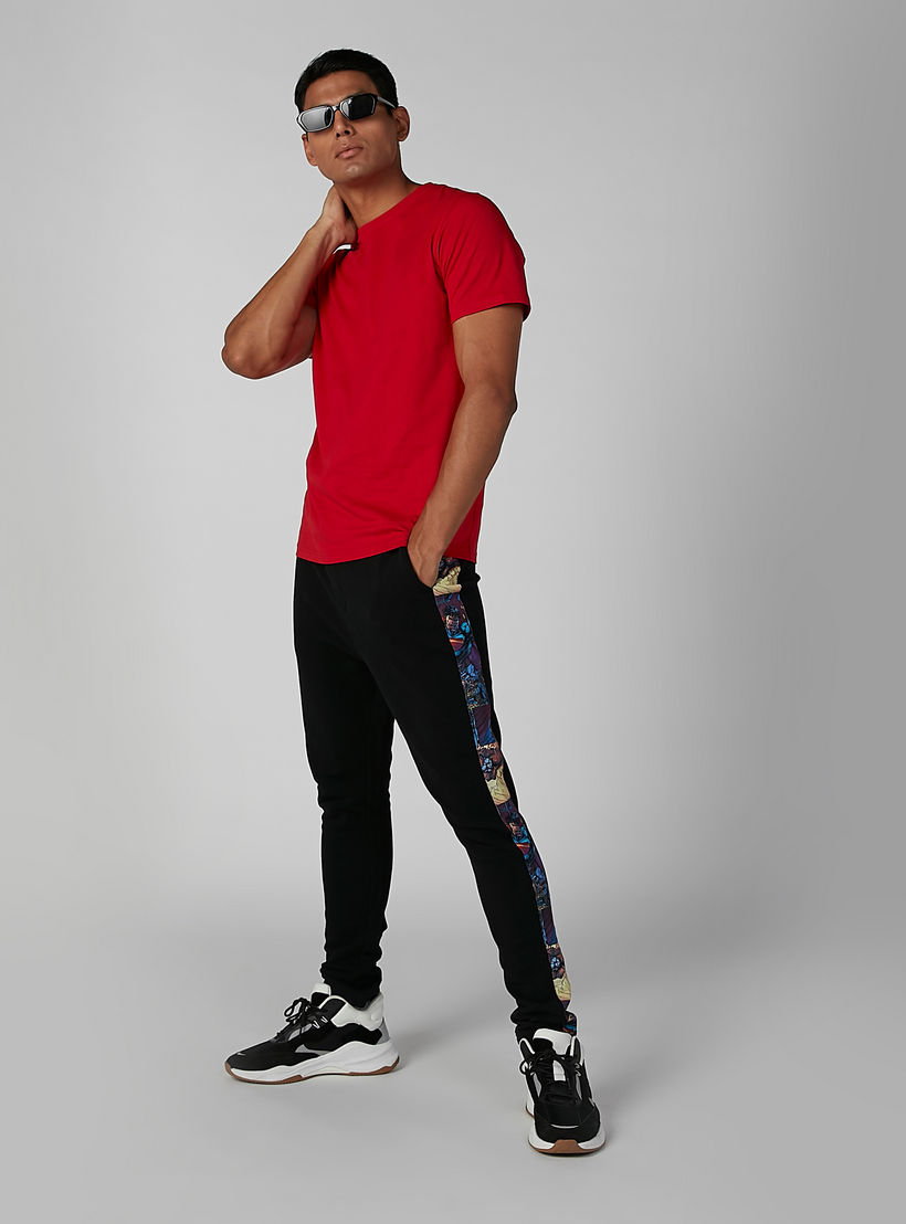 بنطلون مستدام سليم بخصر متوسط الارتفاع وطبعات سوبرمان-men-clothing-bottoms-joggers-image-2