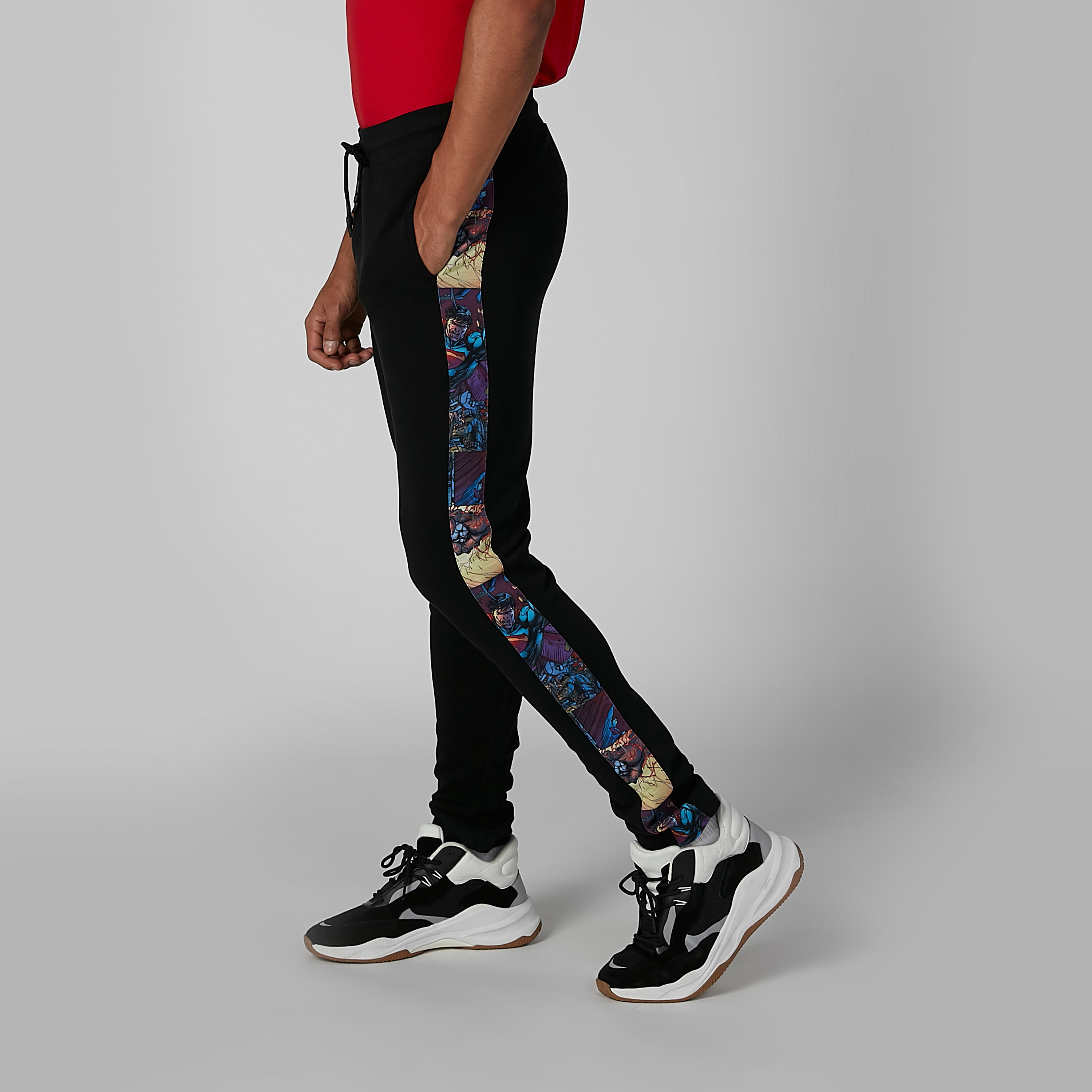 بنطلون مستدام سليم بخصر متوسط الارتفاع وطبعات سوبرمان-men-clothing-bottoms-joggers-image-3