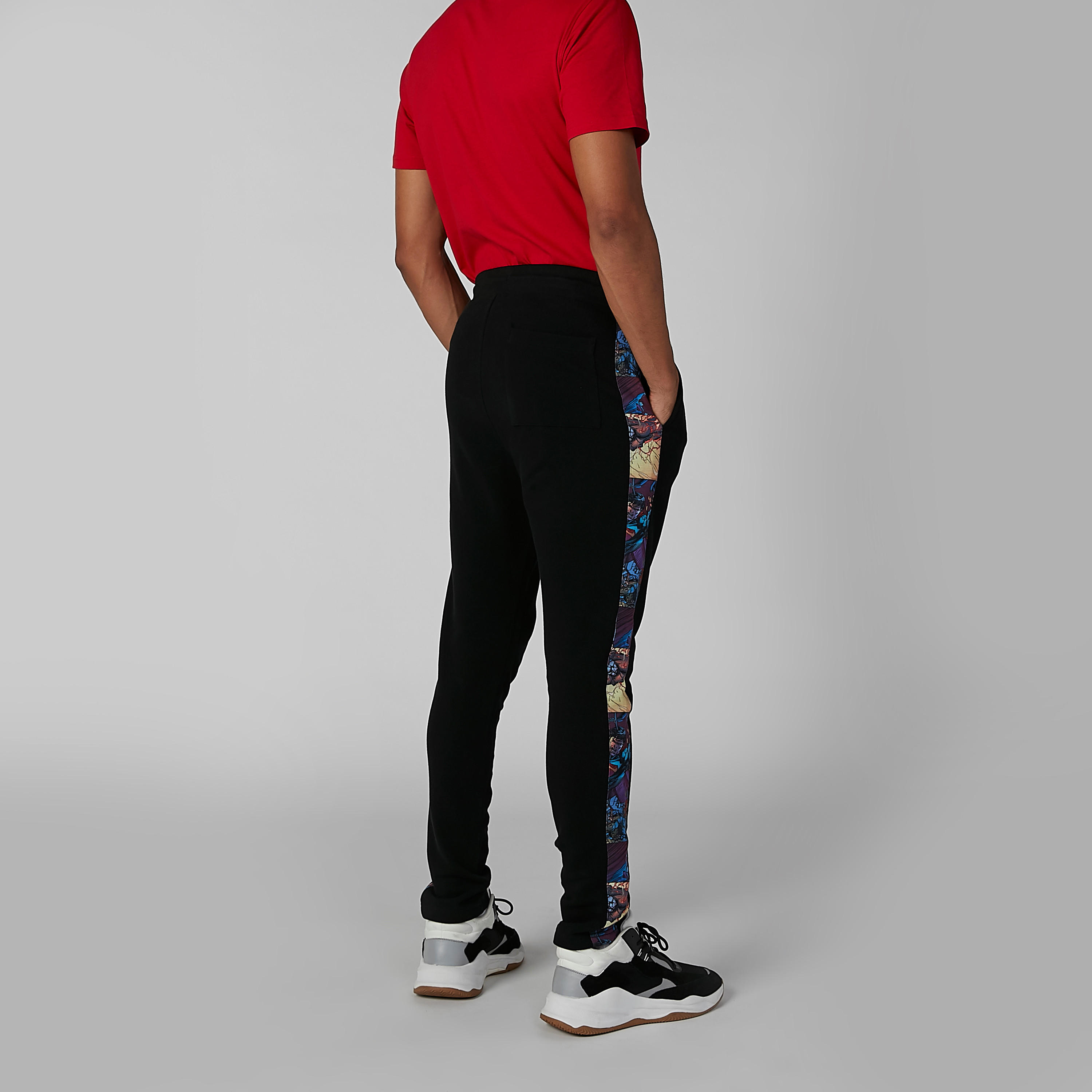 بنطلون مستدام سليم بخصر متوسط الارتفاع وطبعات سوبرمان-men-clothing-bottoms-joggers-image-4