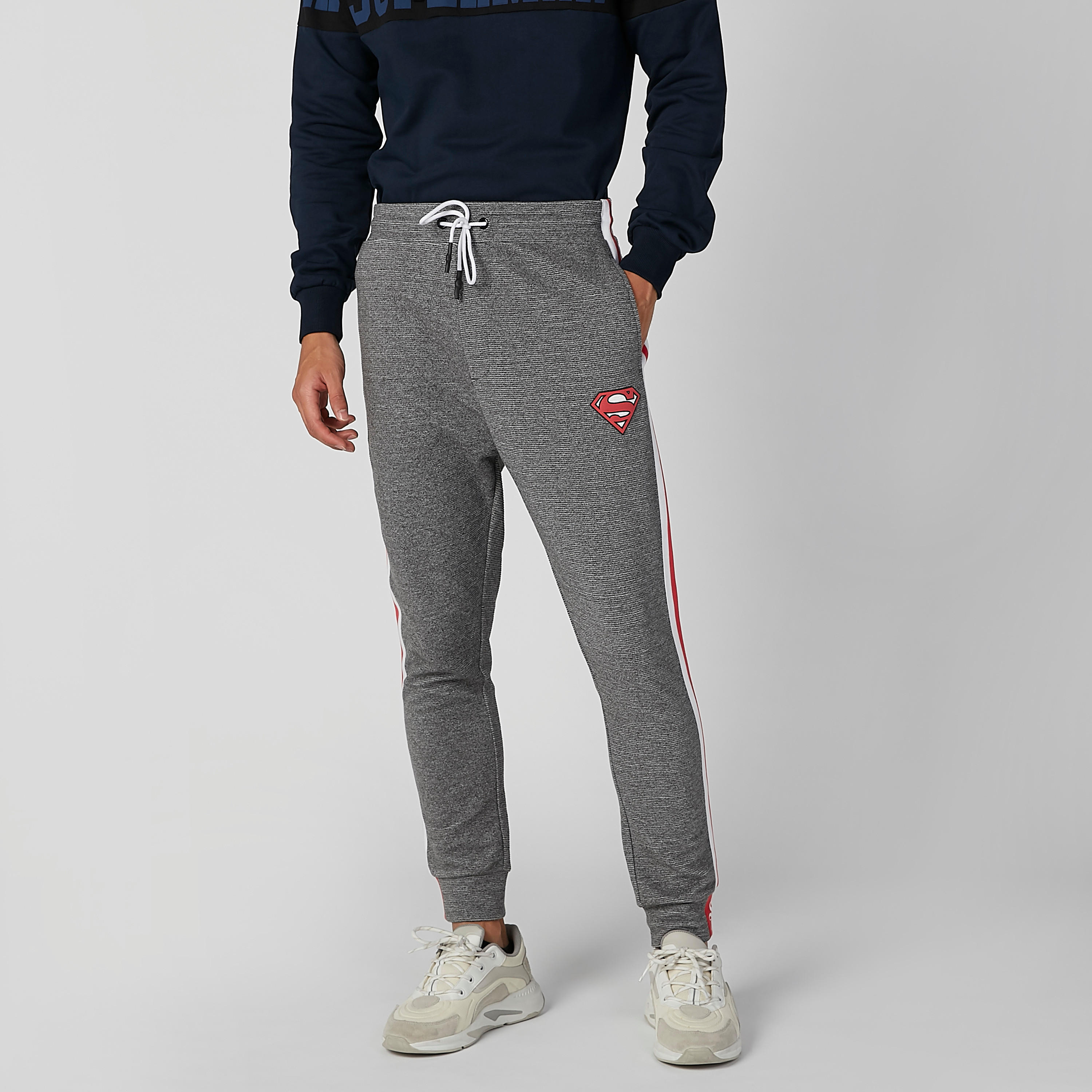 بنطلون مستدام رياضي سليم بخصر متوسط الارتفاع وطبعات سوبرمان -men-clothing-bottoms-joggers-image-1
