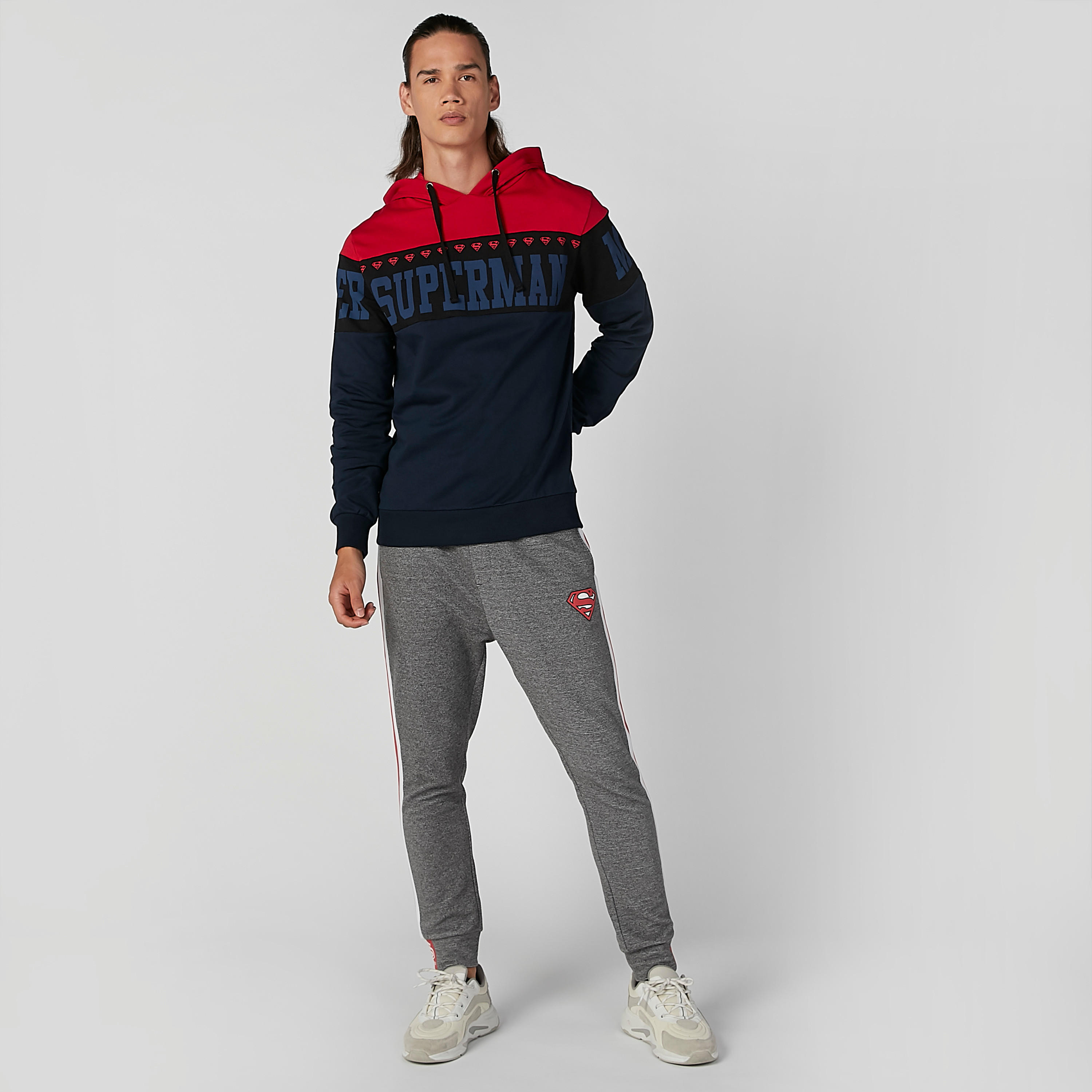 بنطلون مستدام رياضي سليم بخصر متوسط الارتفاع وطبعات سوبرمان -men-clothing-bottoms-joggers-image-2