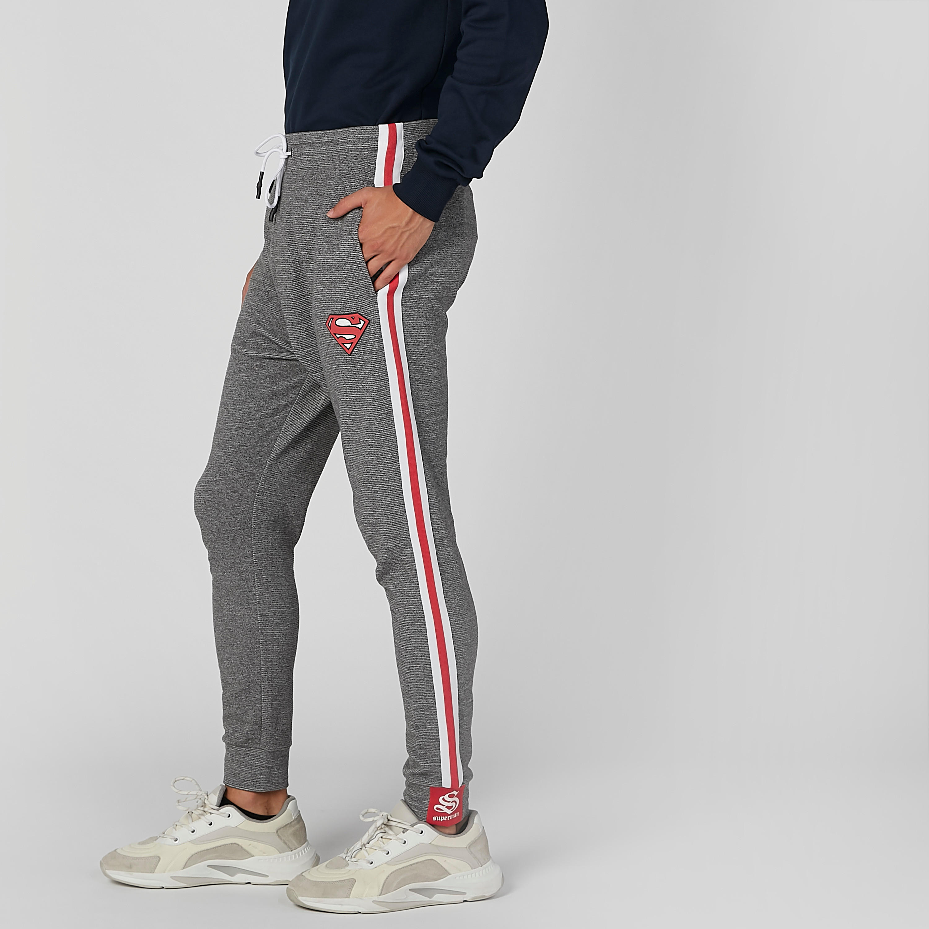 بنطلون مستدام رياضي سليم بخصر متوسط الارتفاع وطبعات سوبرمان -men-clothing-bottoms-joggers-image-3
