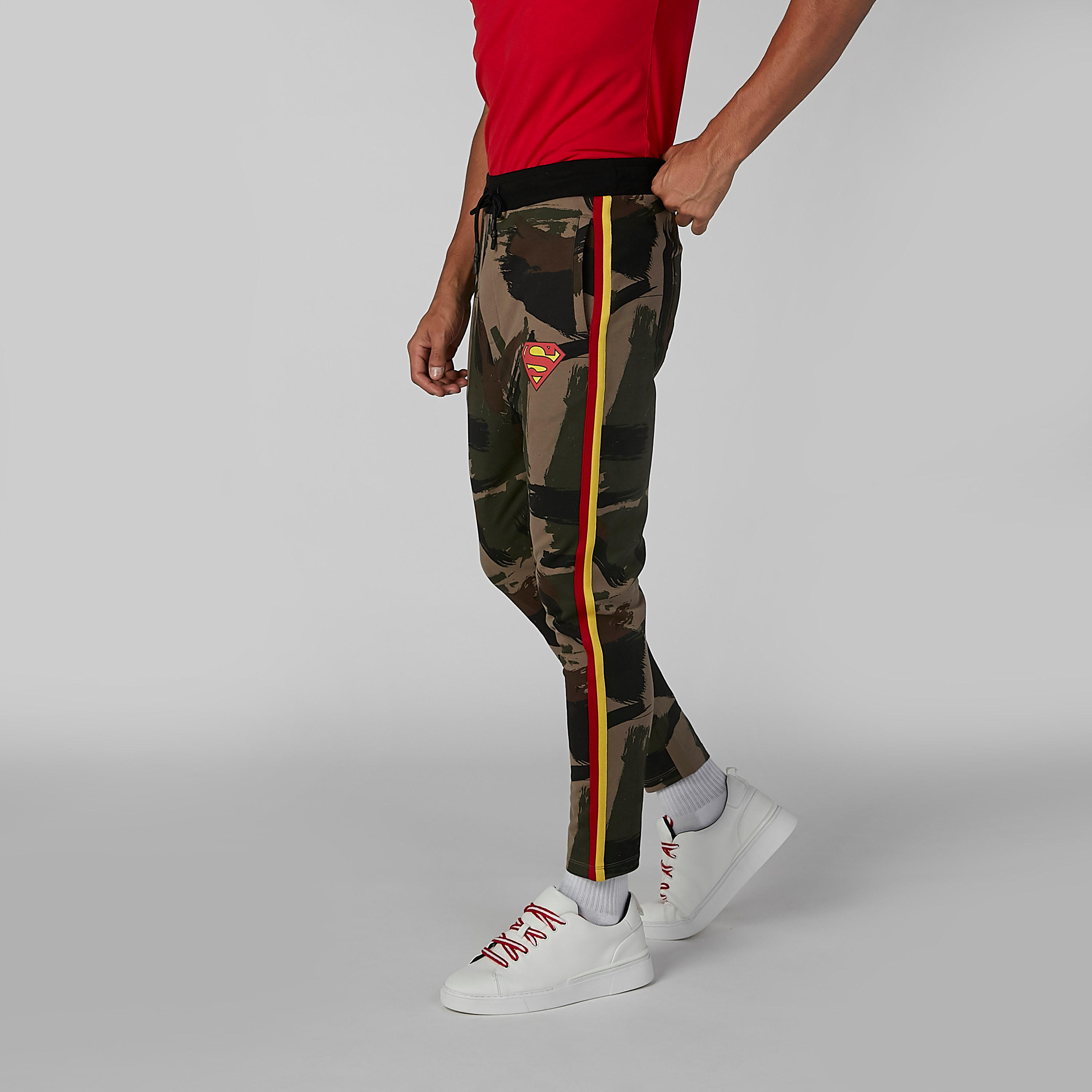 بنطلون رياضي مستدام سليم وخصر متوسط الارتفاع وطبعات سوبرمان -men-clothing-bottoms-joggers-image-5