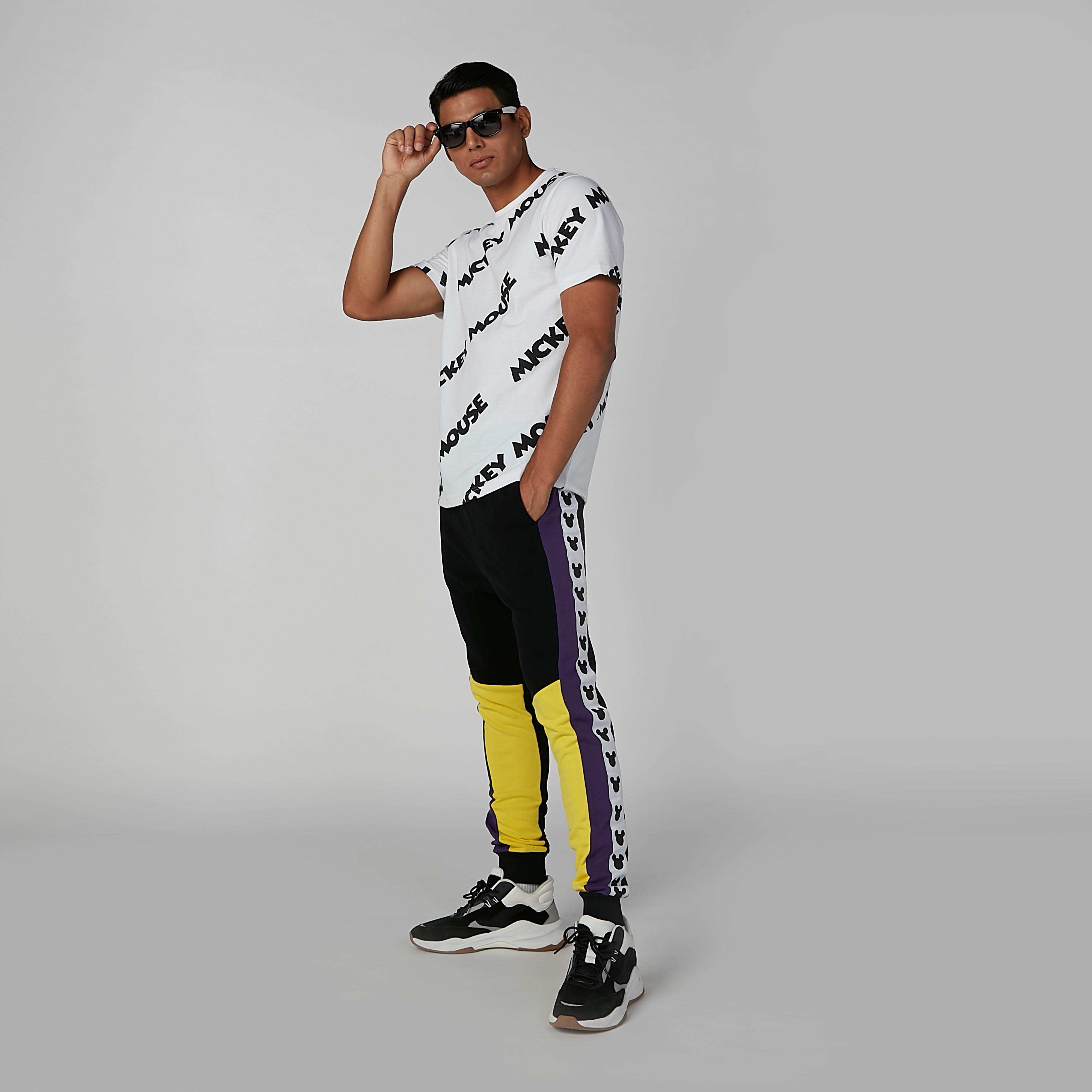 بنطلون رياضي مستدام سليم وخصر متوسط الارتفاع وطبعات ميكي ماوس -men-clothing-bottoms-joggers-image-1