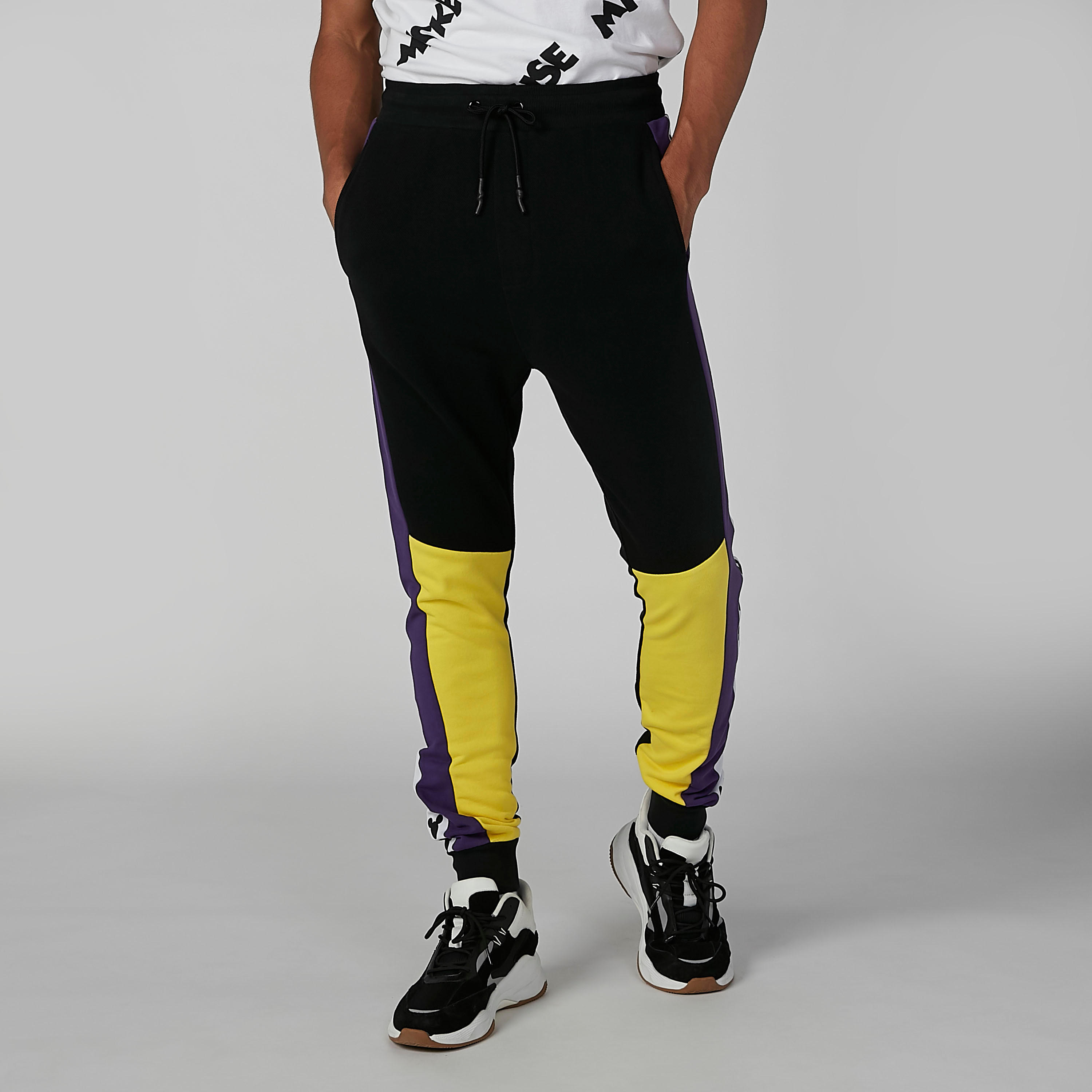 بنطلون رياضي مستدام سليم وخصر متوسط الارتفاع وطبعات ميكي ماوس -men-clothing-bottoms-joggers-image-2