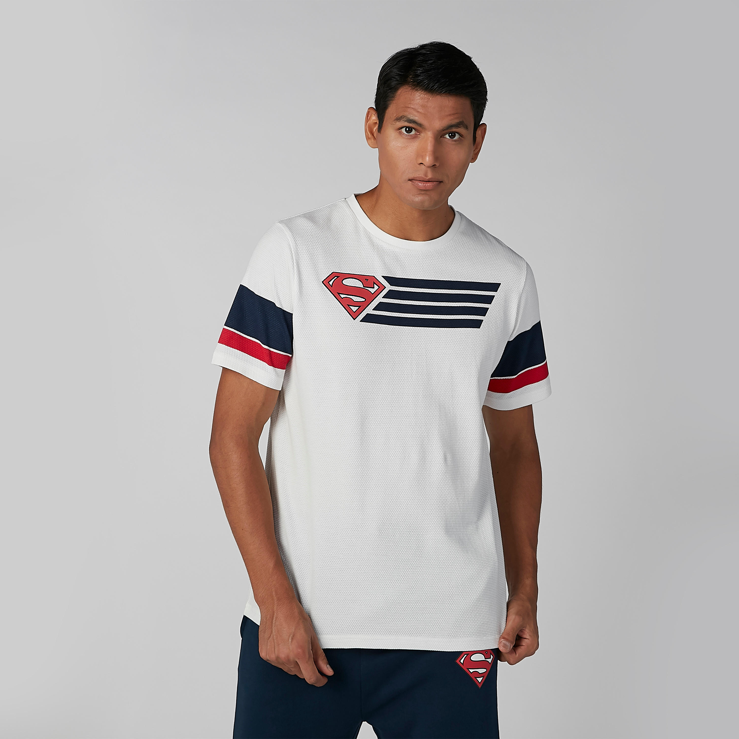 تيشيرت مستدام بقصّة سليم وياقة ضيّقة وطبعات-men-clothing-tshirtsandpolos-tshirts-image-3