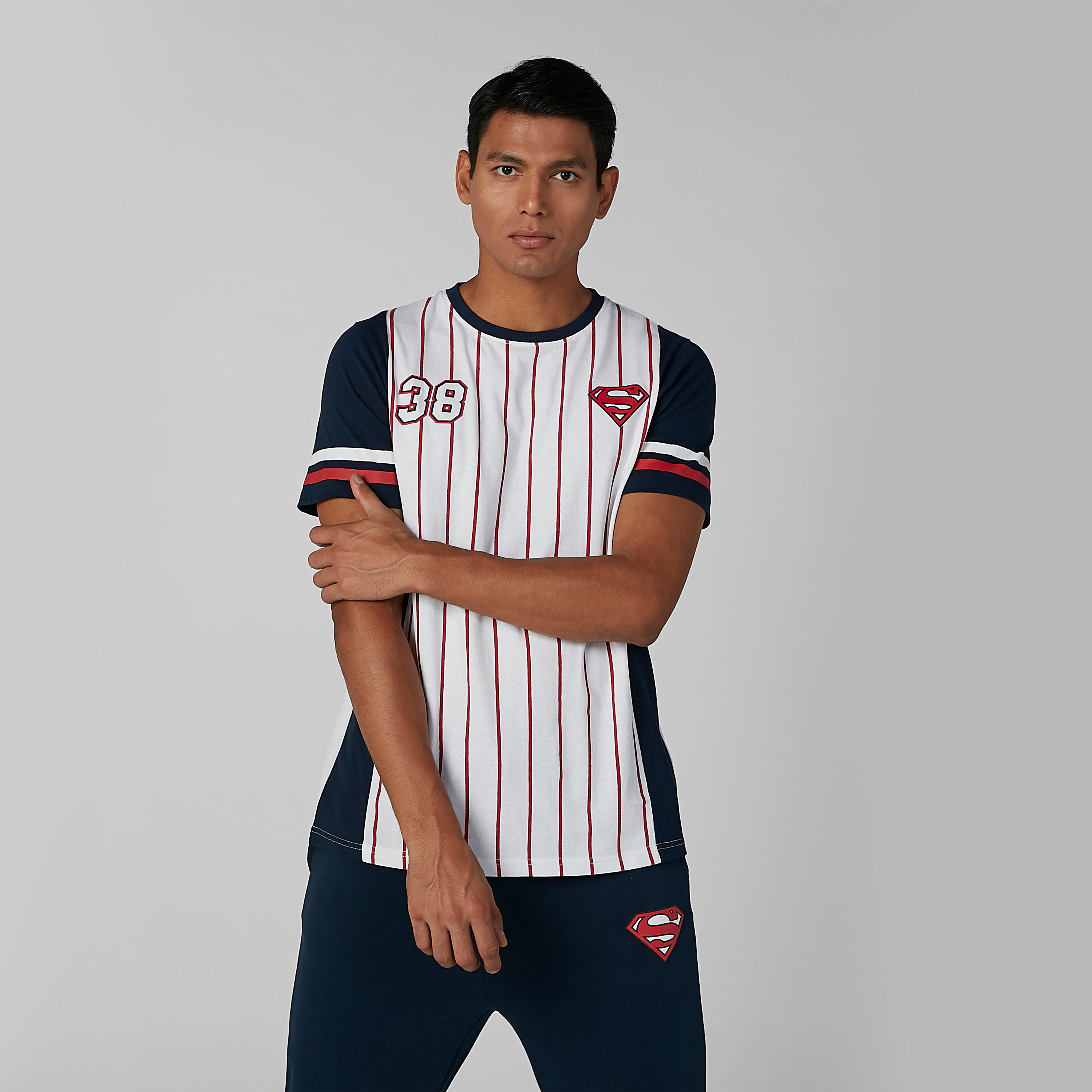 تيشيرت مستدام بقصّة سليم وياقة ضيّقة وطبعات سوبرمان-men-clothing-tshirtsandpolos-tshirts-image-2