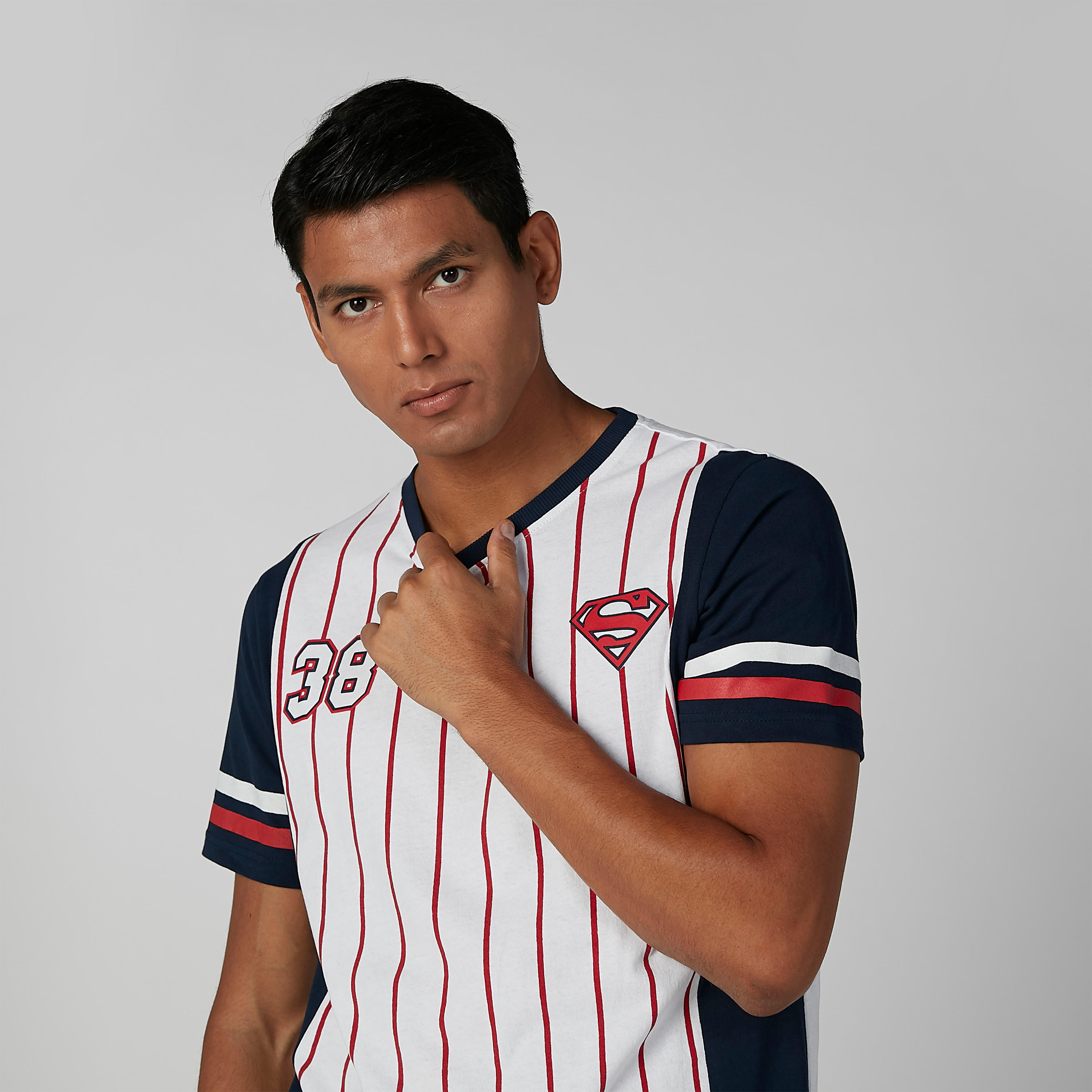 تيشيرت مستدام بقصّة سليم وياقة ضيّقة وطبعات سوبرمان-men-clothing-tshirtsandpolos-tshirts-image-3