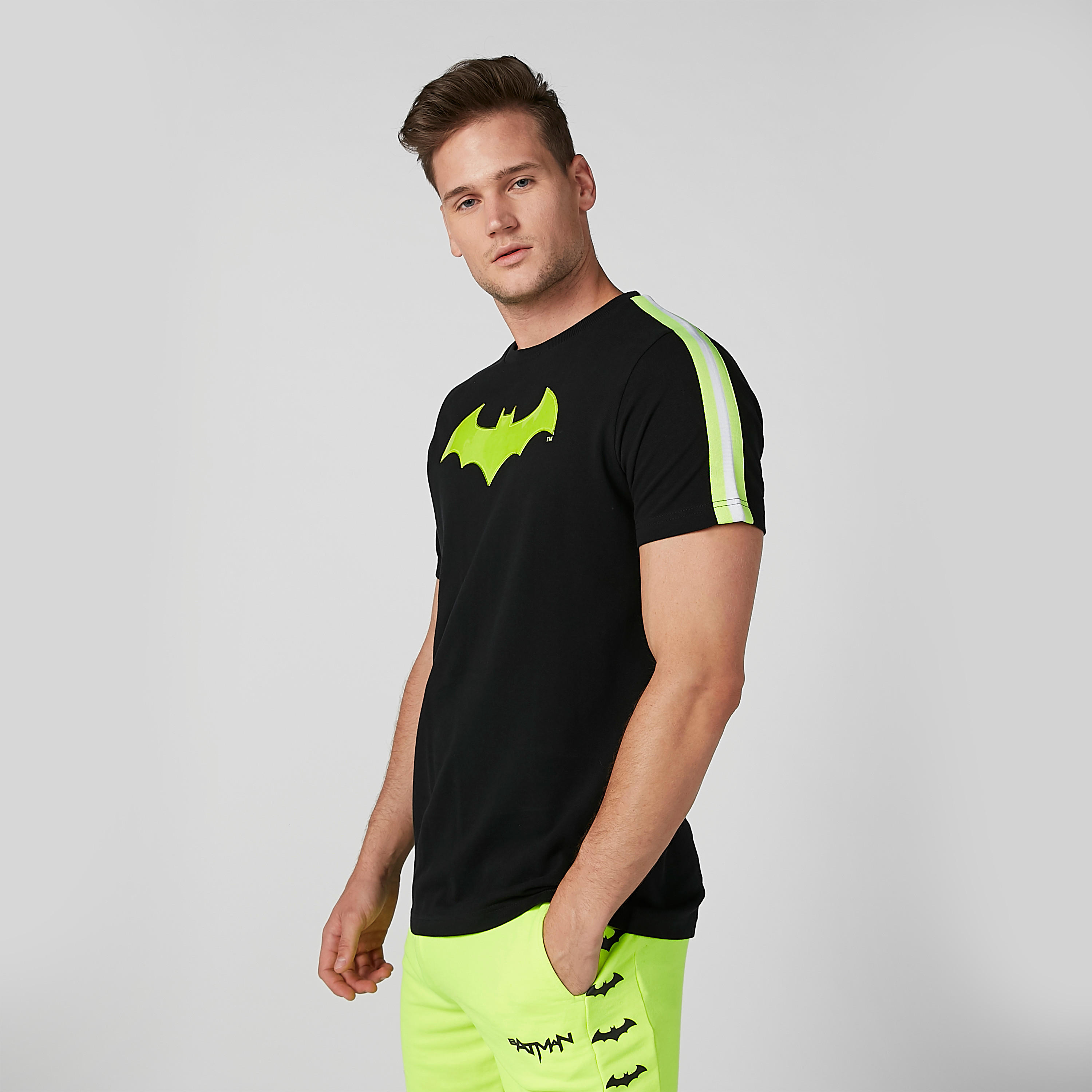تيشيرت مستدام بقصّة سليم وياقة ضيّقة وطبعات باتمان -men-clothing-tshirtsandpolos-tshirts-image-1