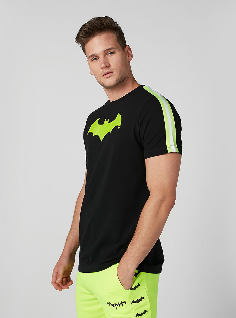 تيشيرت مستدام بقصّة سليم وياقة ضيّقة وطبعات باتمان -men-clothing-tshirtsandpolos-tshirts-image-1