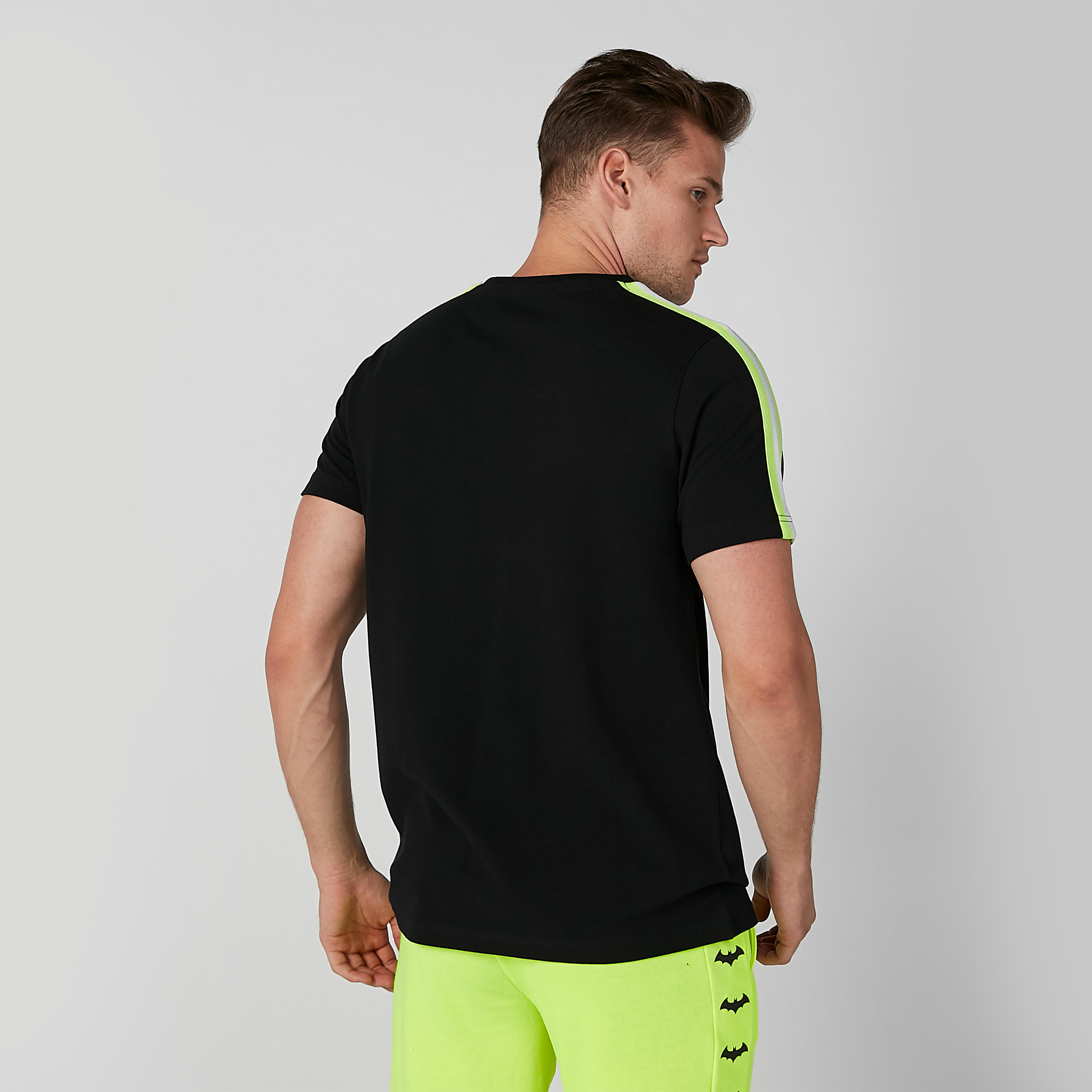 تيشيرت مستدام بقصّة سليم وياقة ضيّقة وطبعات باتمان -men-clothing-tshirtsandpolos-tshirts-image-4