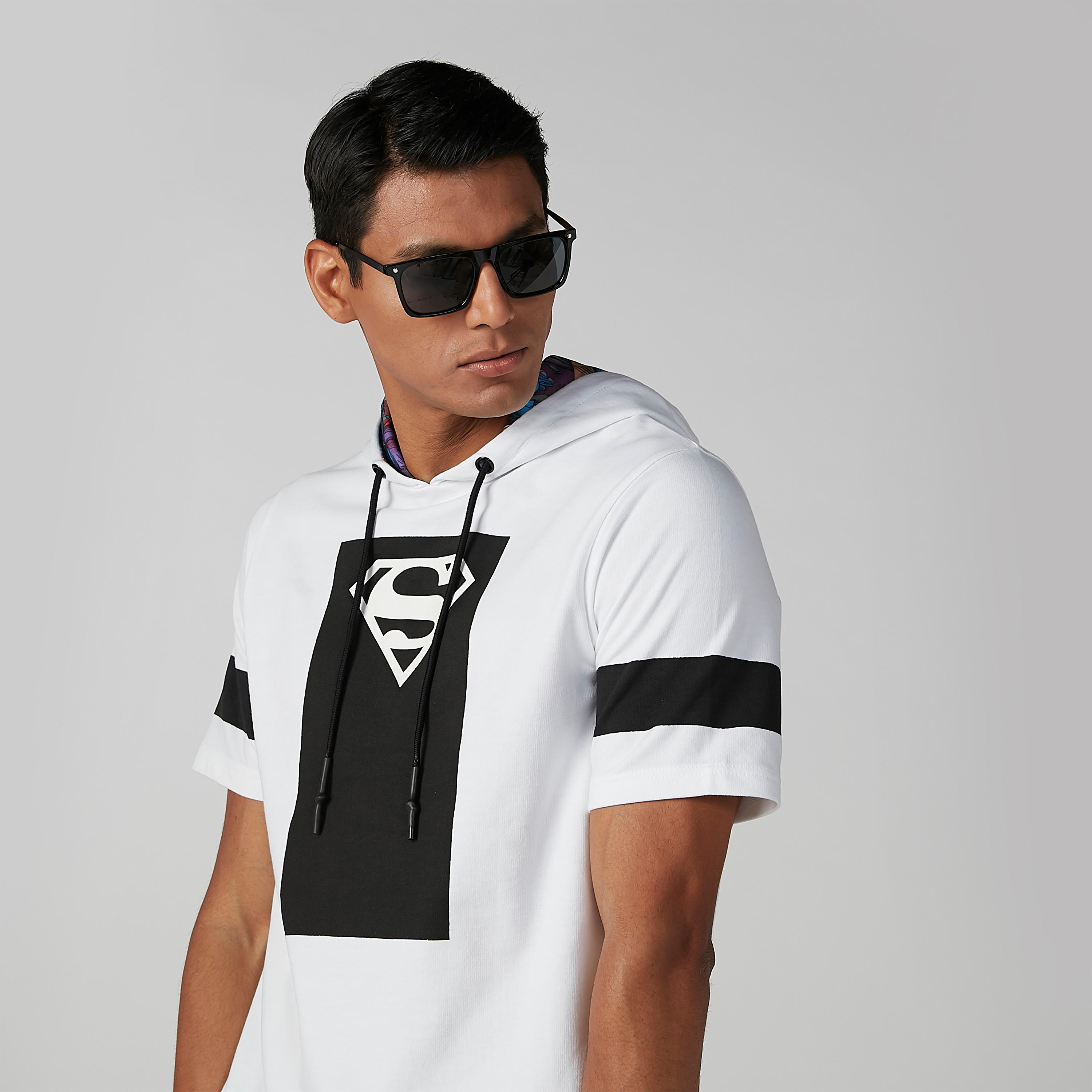 تيشيرت مستدام بقصّة سليم وقبّعة وطبعات سوبرمان -men-clothing-tshirtsandpolos-tshirts-image-1