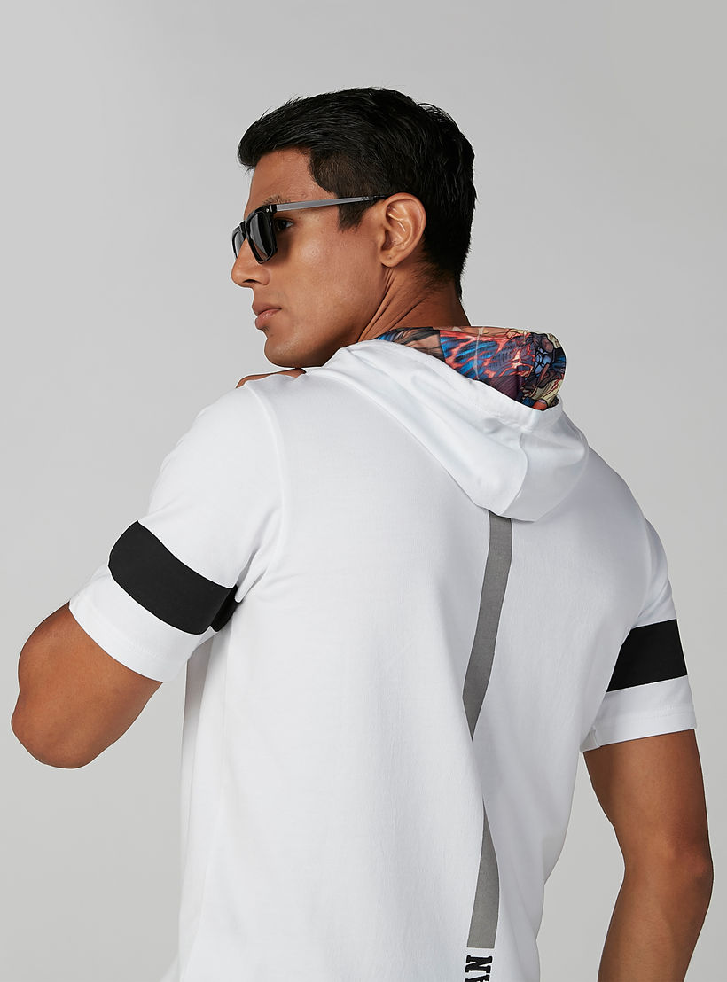 تيشيرت مستدام بقصّة سليم وقبّعة وطبعات سوبرمان -men-clothing-tshirtsandpolos-tshirts-image-5