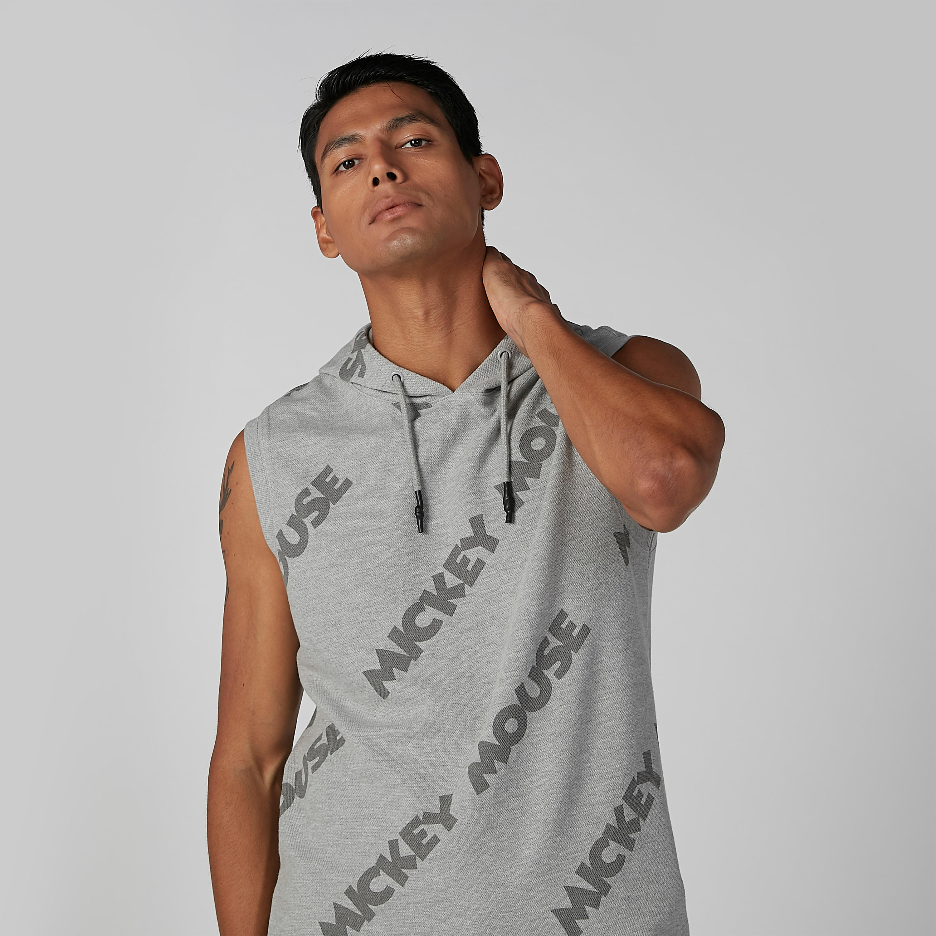 تيشيرت مستدام دون أكمام بقبّعة وطبعات ميكي ماوس -men-clothing-tshirtsandpolos-tshirts-image-1