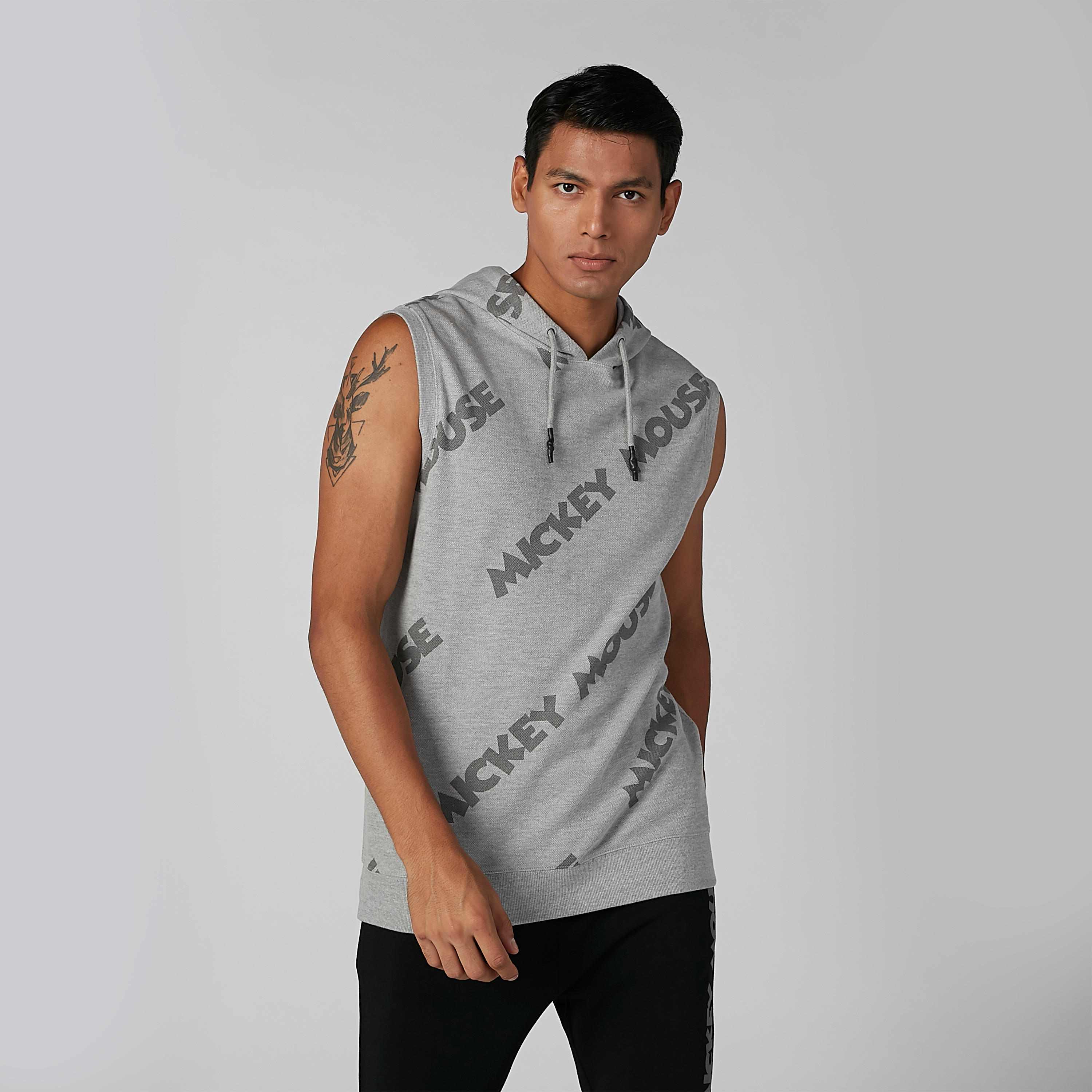 تيشيرت مستدام دون أكمام بقبّعة وطبعات ميكي ماوس -men-clothing-tshirtsandpolos-tshirts-image-3