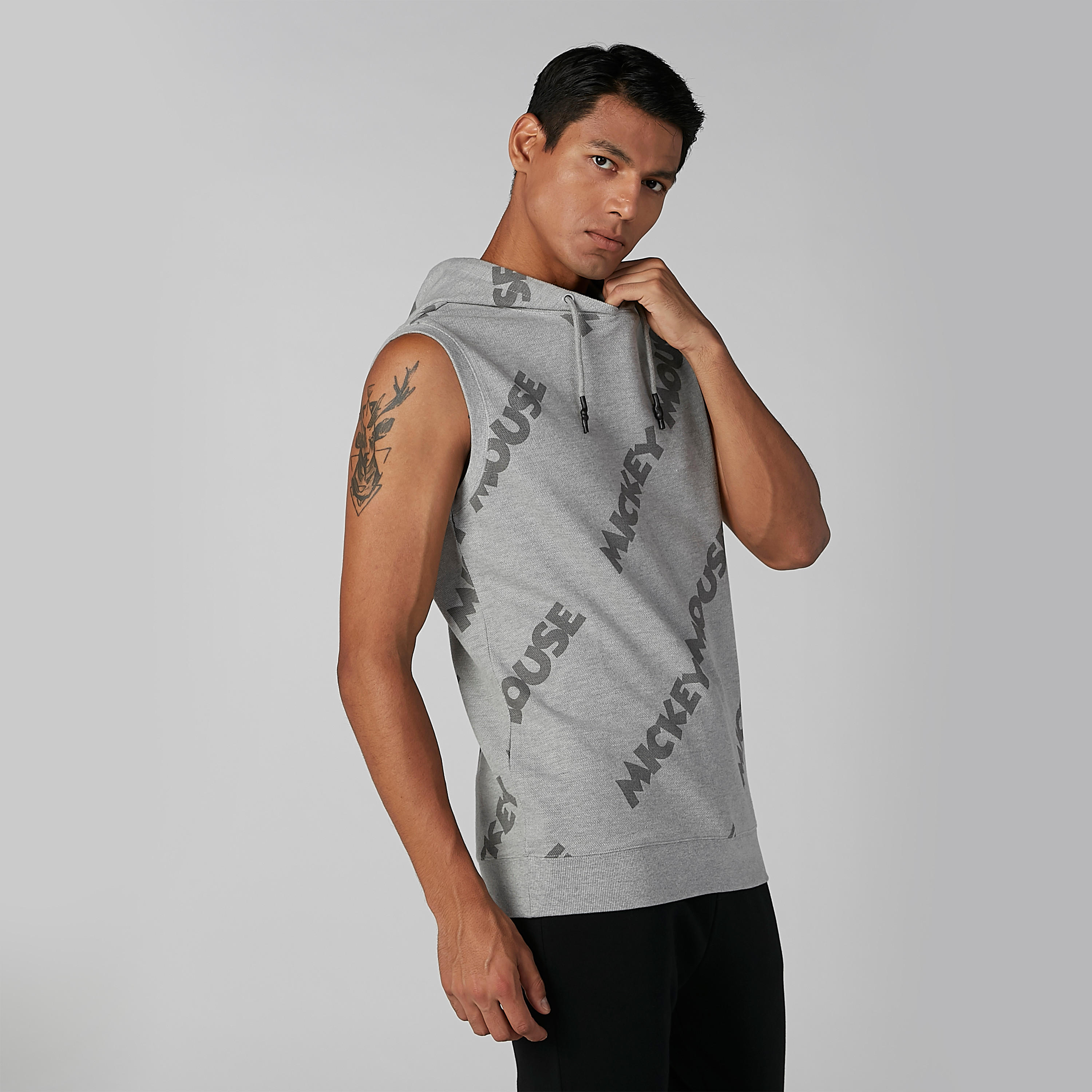 تيشيرت مستدام دون أكمام بقبّعة وطبعات ميكي ماوس -men-clothing-tshirtsandpolos-tshirts-image-5
