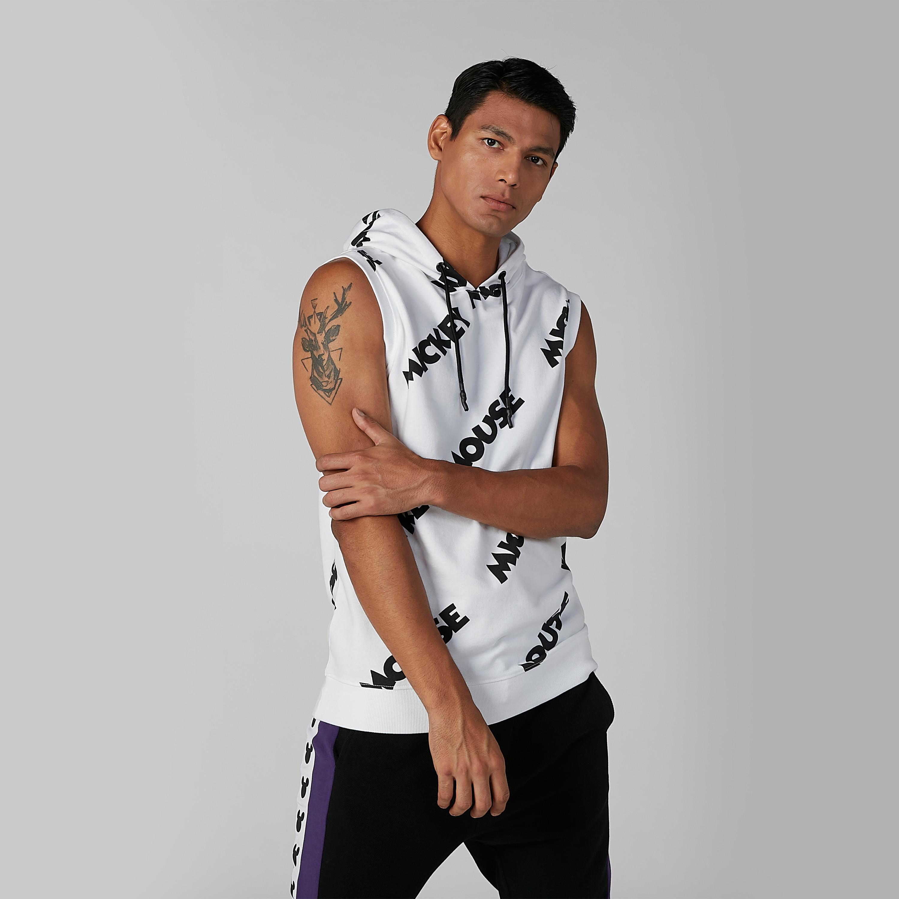تيشيرت مستدام دون أكمام بقبّعة وطبعات ميكي ماوس -men-clothing-tshirtsandpolos-tshirts-image-1
