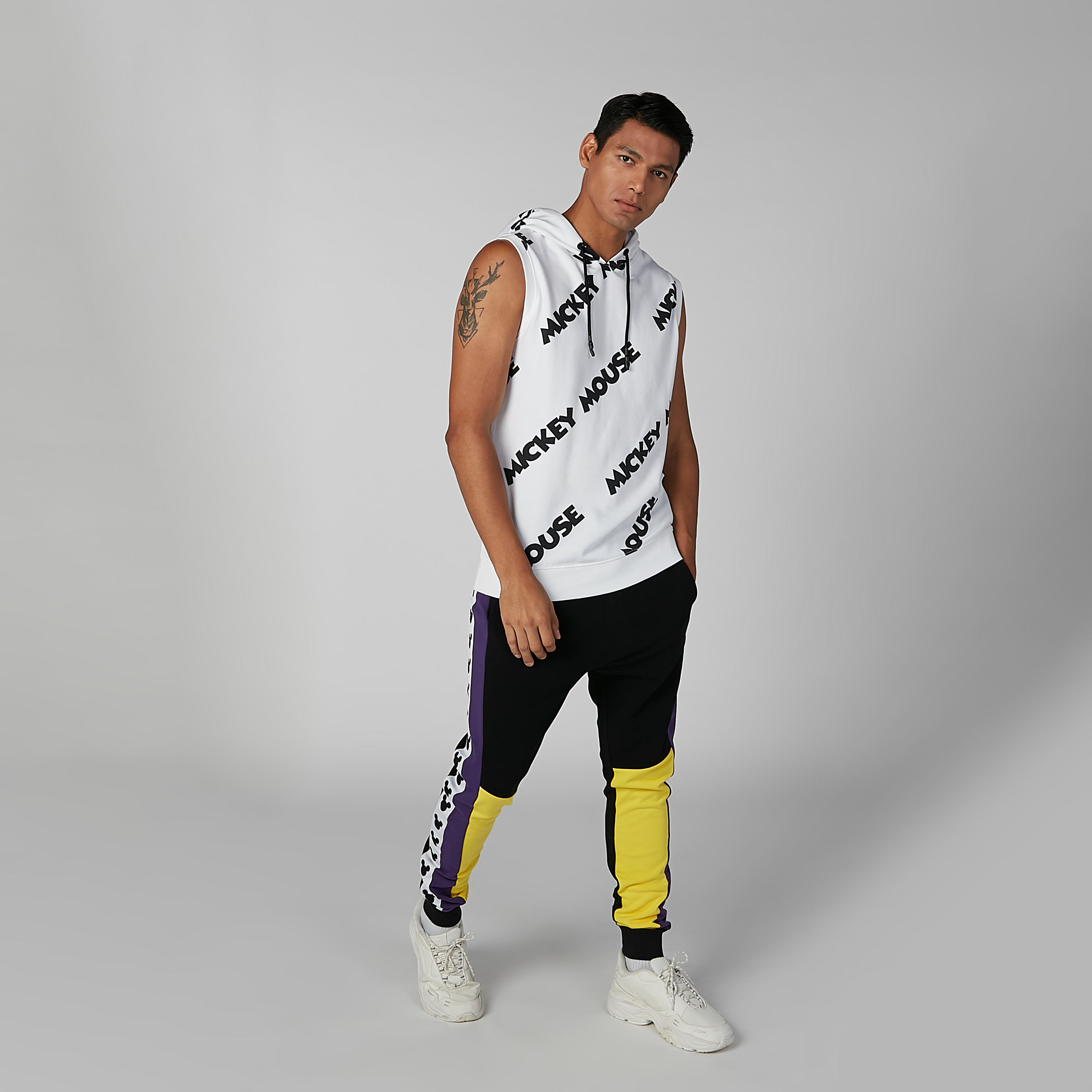 تيشيرت مستدام دون أكمام بقبّعة وطبعات ميكي ماوس -men-clothing-tshirtsandpolos-tshirts-image-2