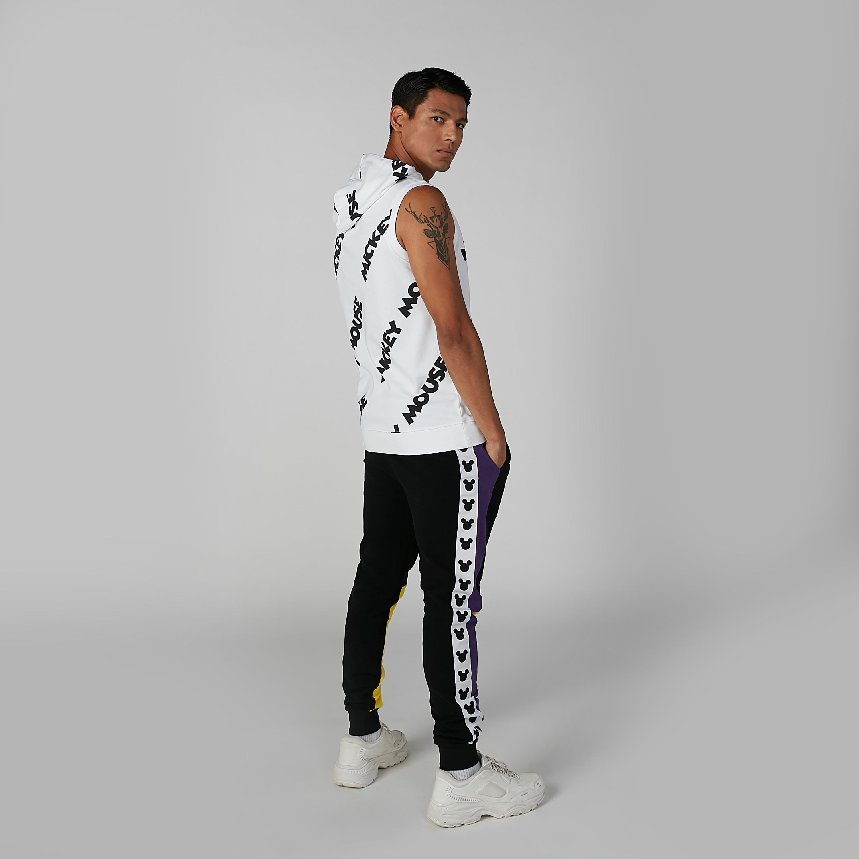 تيشيرت مستدام دون أكمام بقبّعة وطبعات ميكي ماوس -men-clothing-tshirtsandpolos-tshirts-image-4