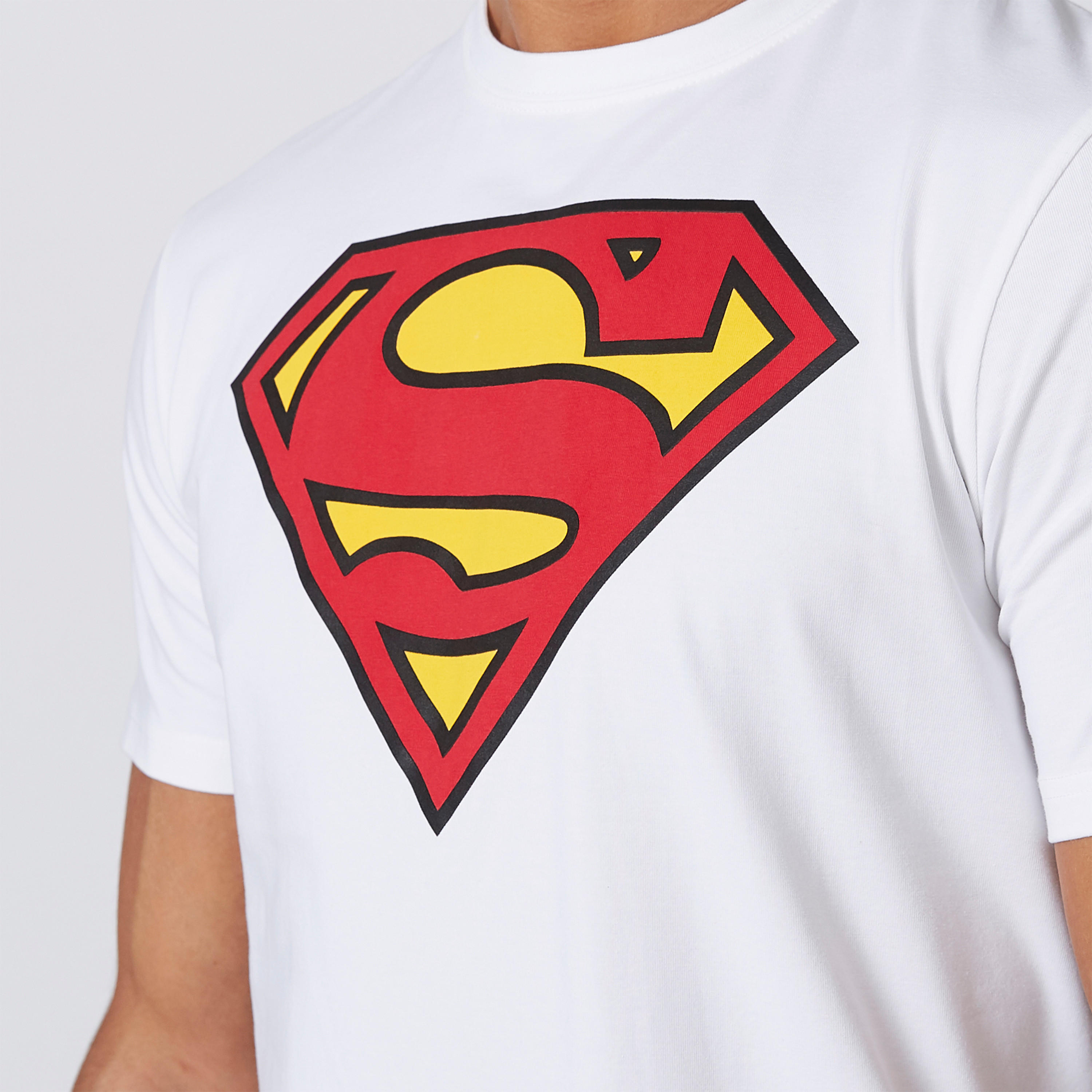 تيشيرت مستدام سليم وياقة ضيّقة وطبعات سوبرمان -men-clothing-tshirtsandpolos-tshirts-image-4