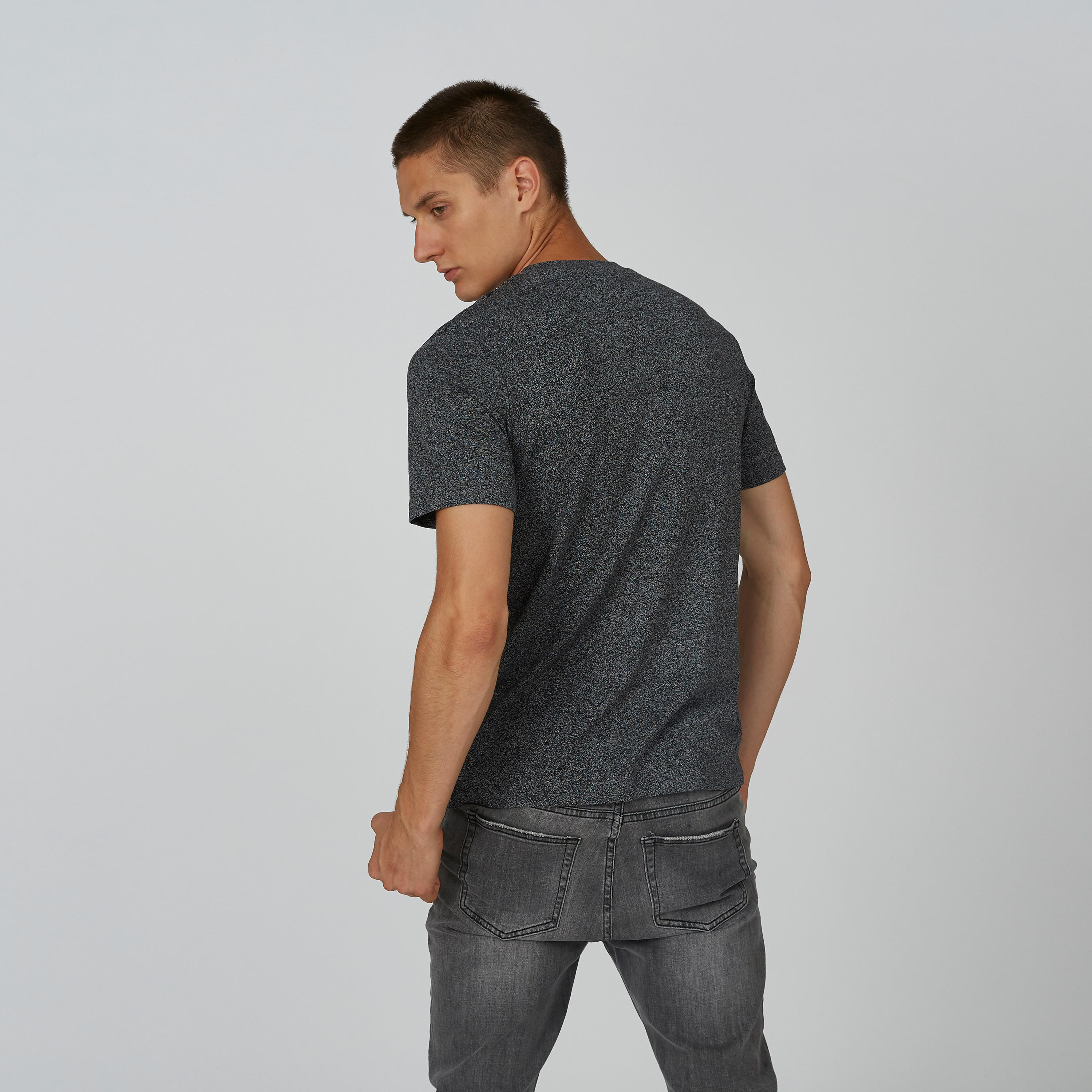 تيشيرت مستدام بقصّة سليم وياقة ضيّقة وطبعات سوبرمان -men-clothing-tshirtsandpolos-tshirts-image-2
