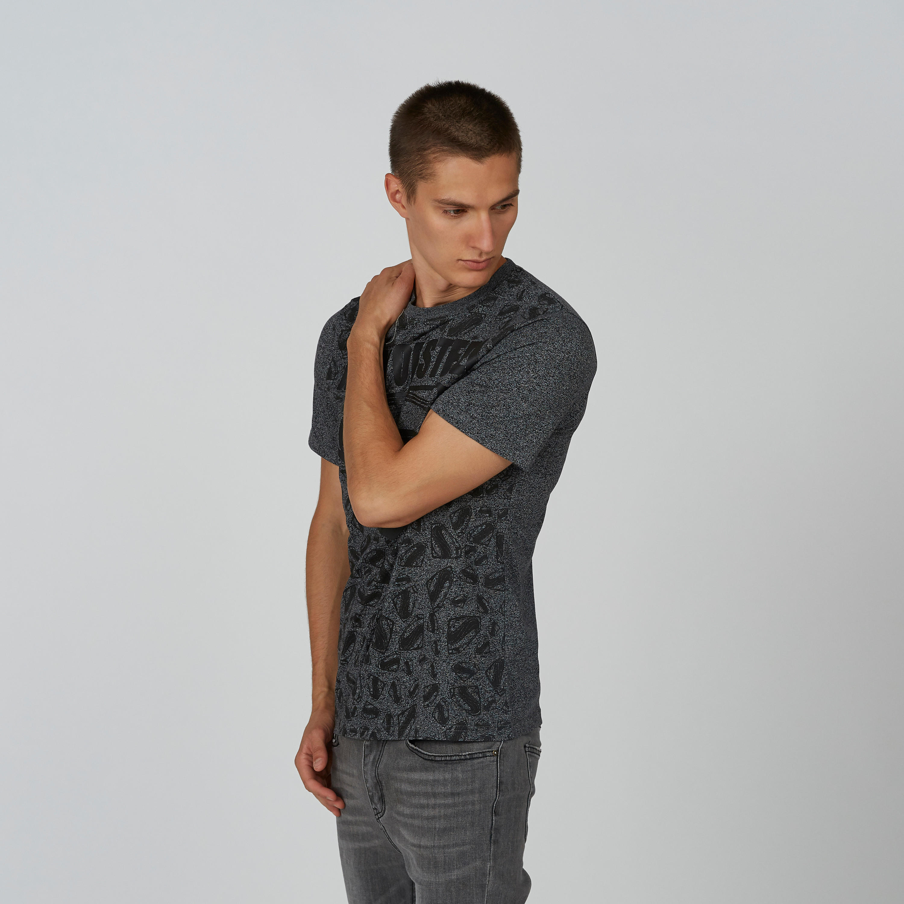 تيشيرت مستدام بقصّة سليم وياقة ضيّقة وطبعات سوبرمان -men-clothing-tshirtsandpolos-tshirts-image-3