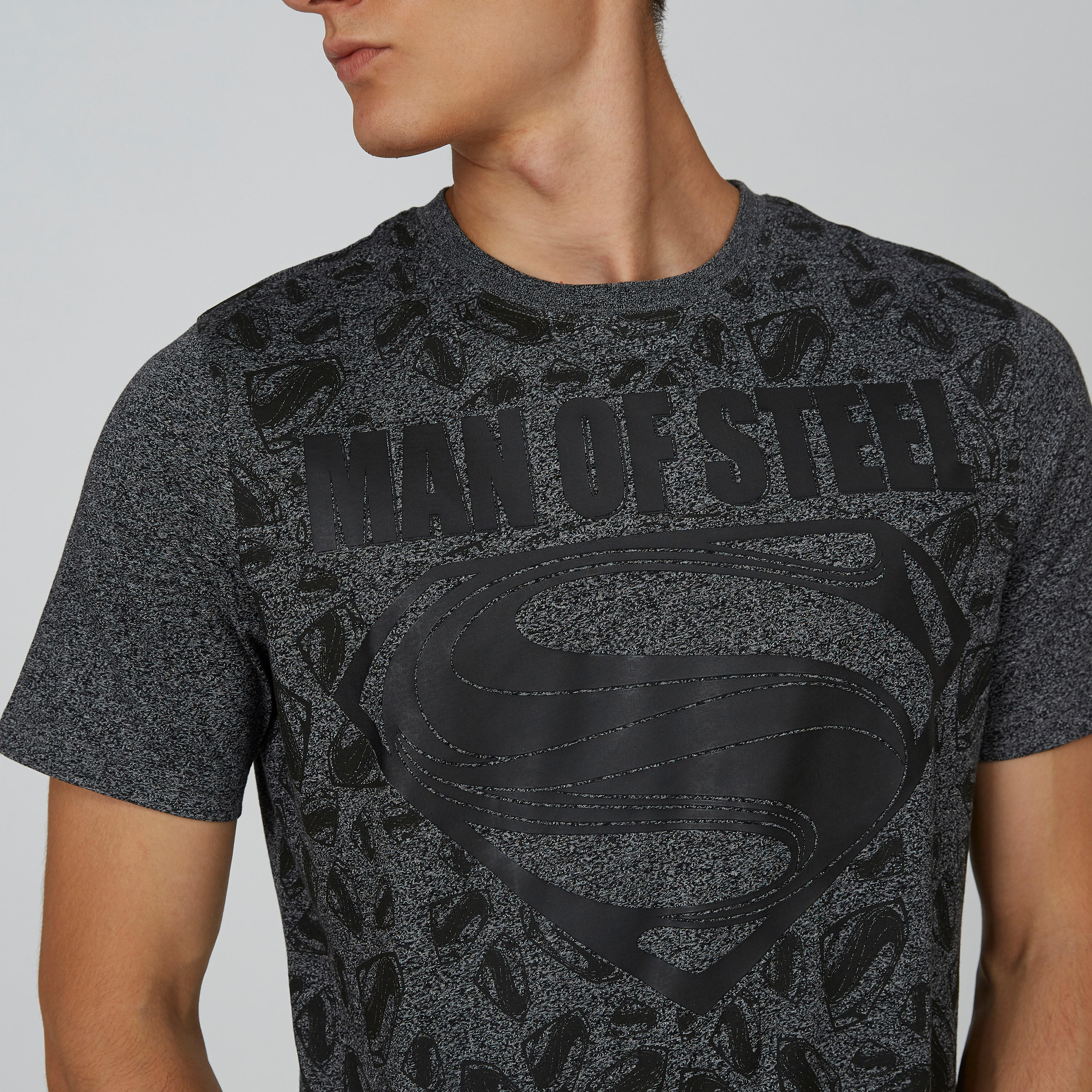 تيشيرت مستدام بقصّة سليم وياقة ضيّقة وطبعات سوبرمان -men-clothing-tshirtsandpolos-tshirts-image-4