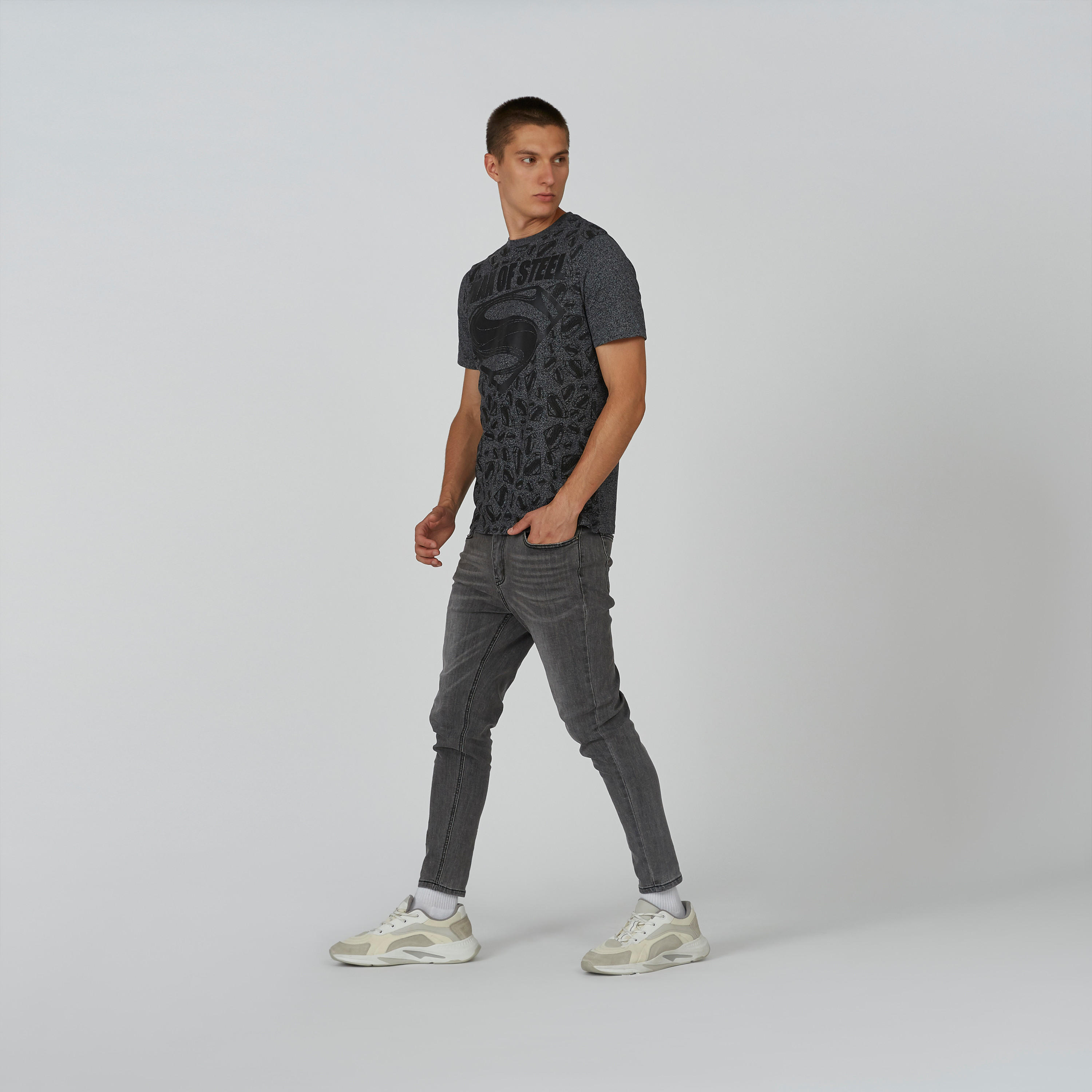 تيشيرت مستدام بقصّة سليم وياقة ضيّقة وطبعات سوبرمان -men-clothing-tshirtsandpolos-tshirts-image-5