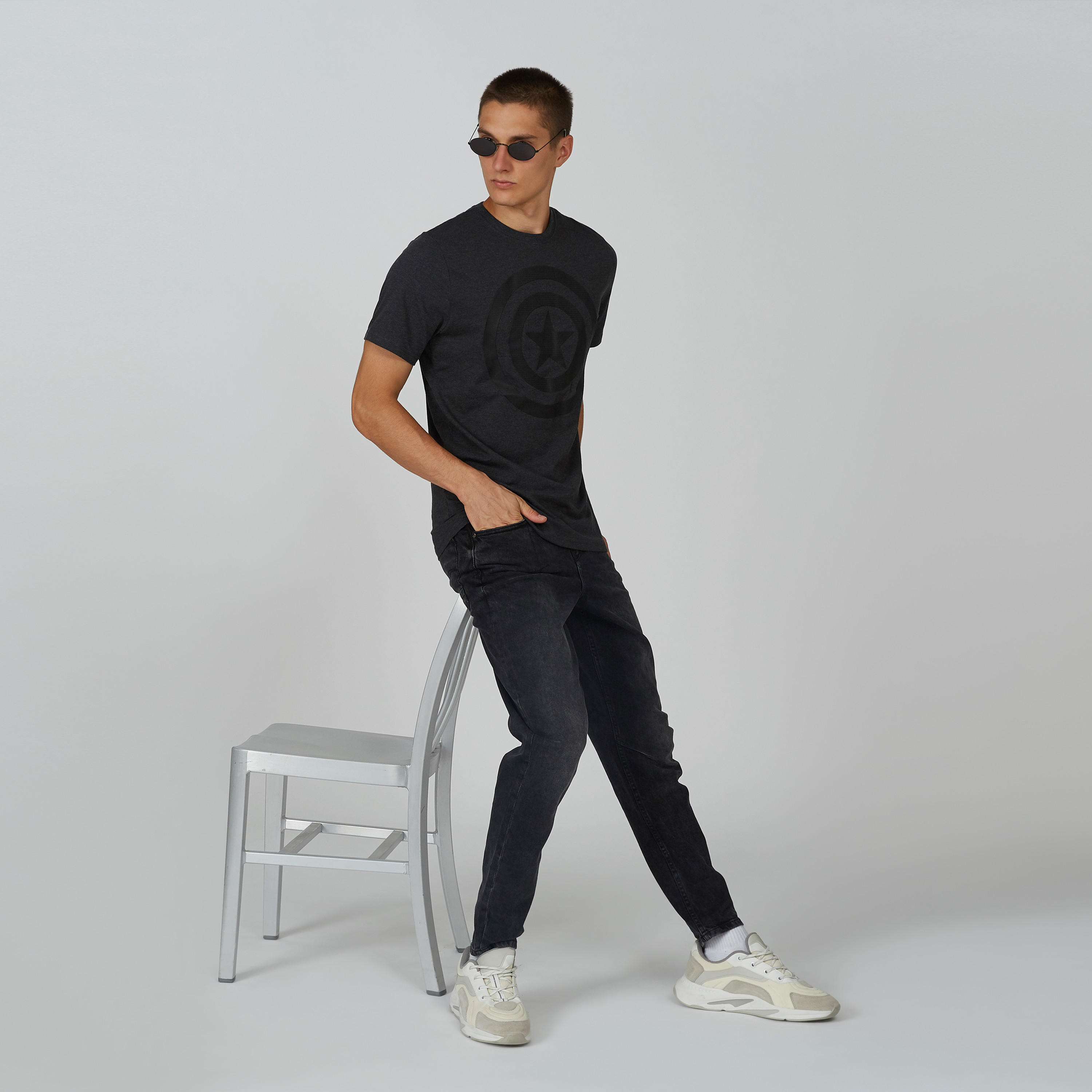 تيشيرت مستدام سليم بياقة ضيّقة وطبعات كابتن أمريكا -men-clothing-tshirtsandpolos-tshirts-image-4