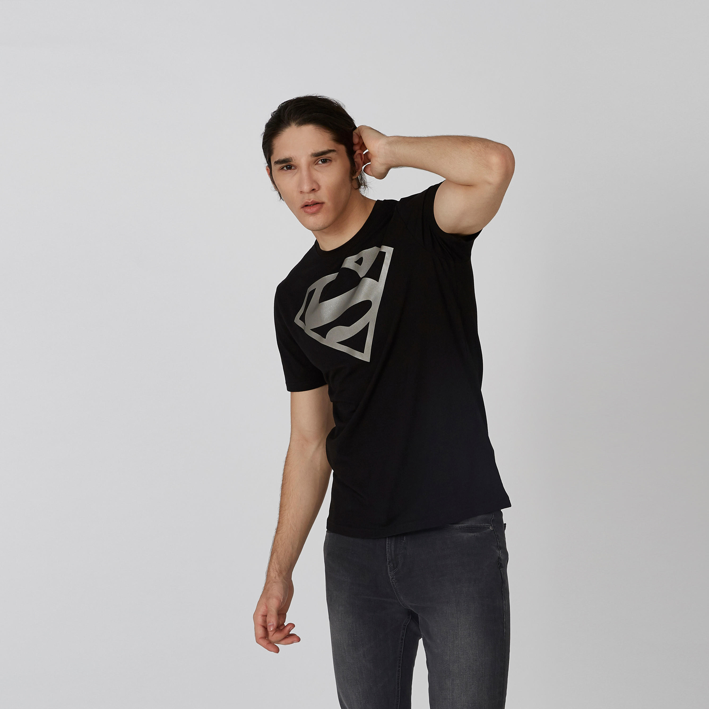 تيشيرت سليم بياقة ضيقة وأكمام قصيرة وطبعات سوبرمان-men-clothing-tshirtsandpolos-tshirts-image-1