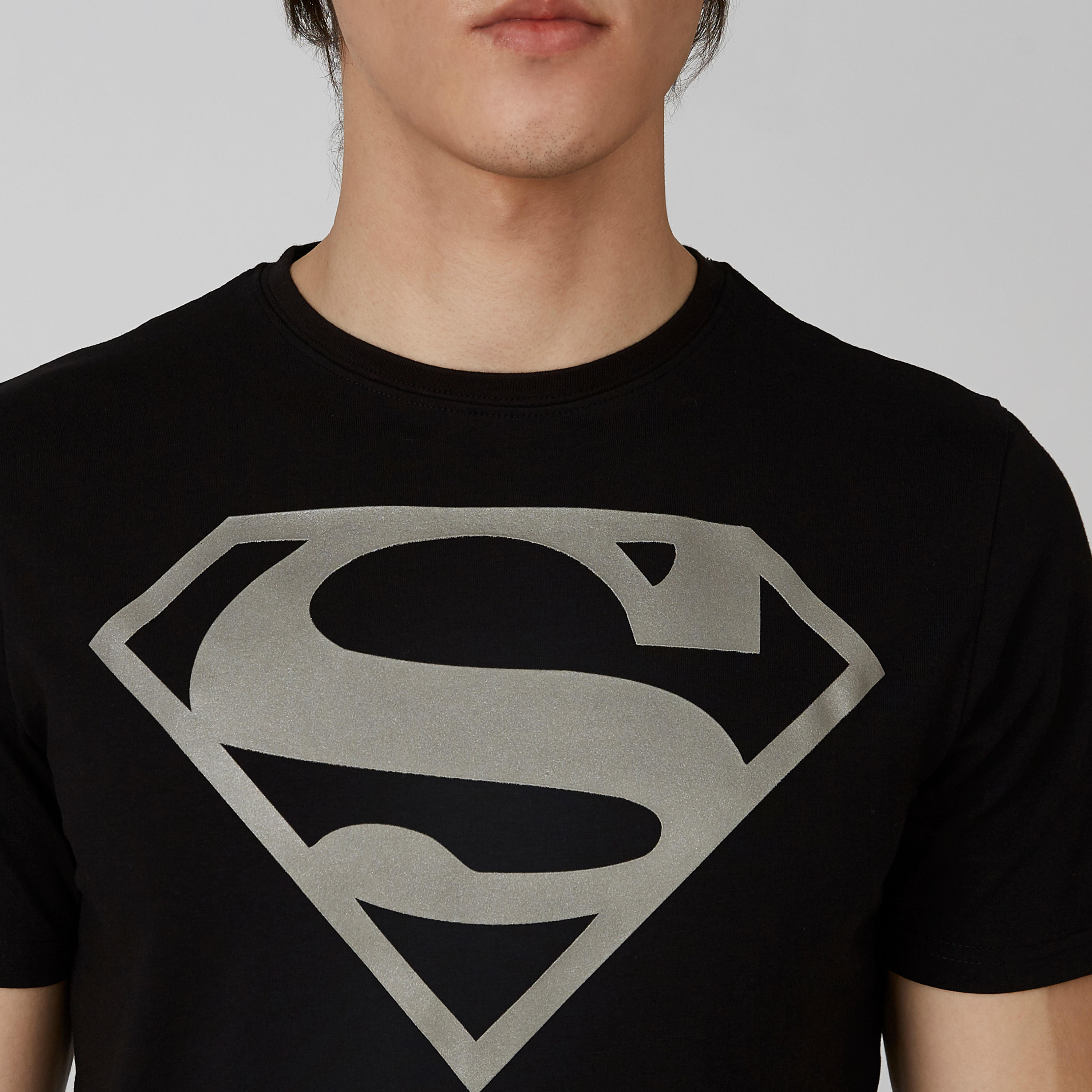 تيشيرت سليم بياقة ضيقة وأكمام قصيرة وطبعات سوبرمان-men-clothing-tshirtsandpolos-tshirts-image-3