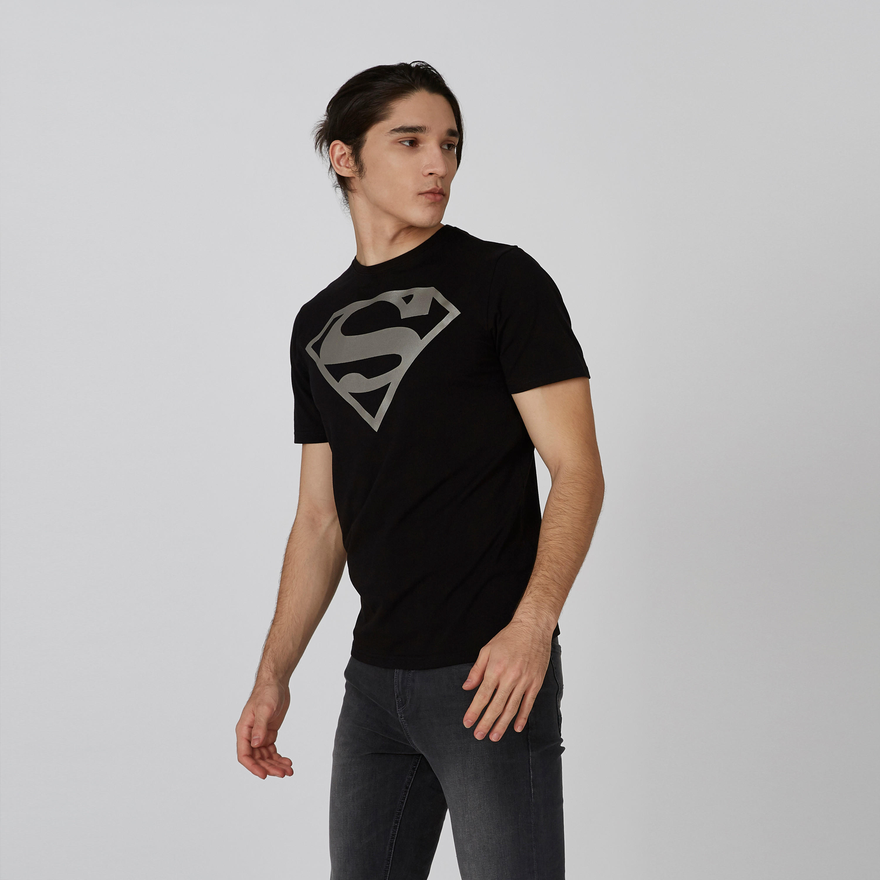 تيشيرت سليم بياقة ضيقة وأكمام قصيرة وطبعات سوبرمان-men-clothing-tshirtsandpolos-tshirts-image-4