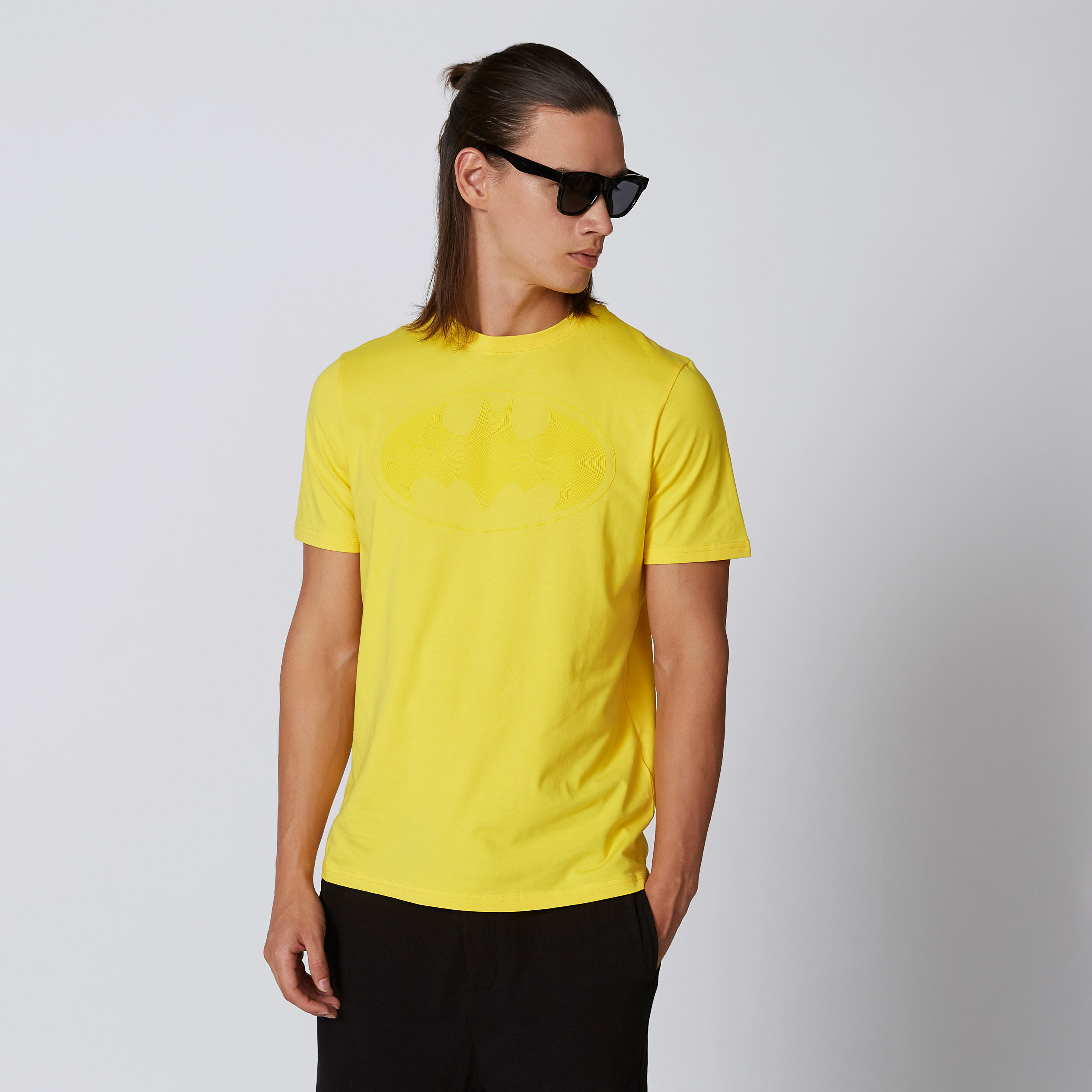 تيشيرت مستدام بارز الملمس سليم بياقة ضيّقة وطبعات باتمان -men-clothing-tshirtsandpolos-tshirts-image-1