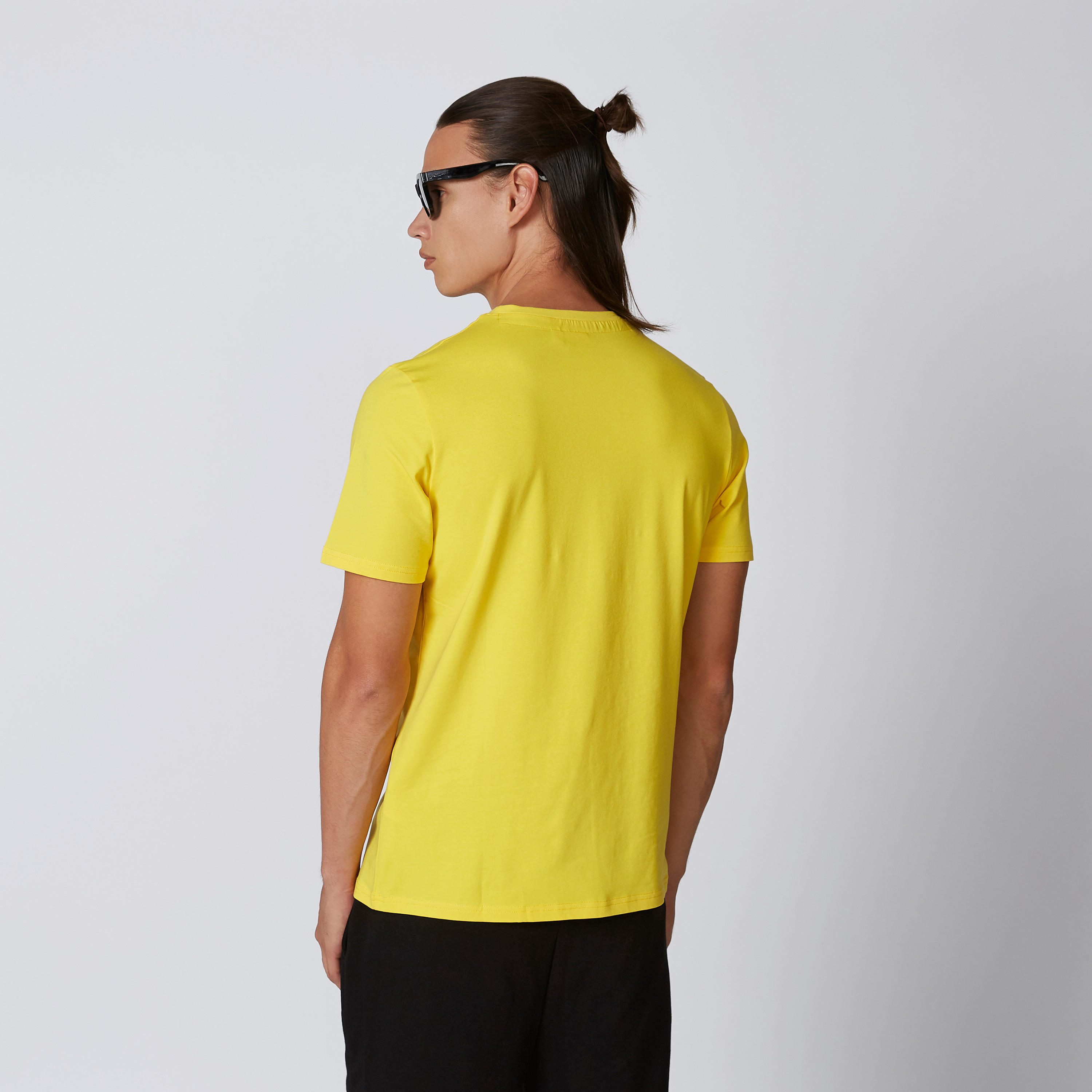 تيشيرت مستدام بارز الملمس سليم بياقة ضيّقة وطبعات باتمان -men-clothing-tshirtsandpolos-tshirts-image-2