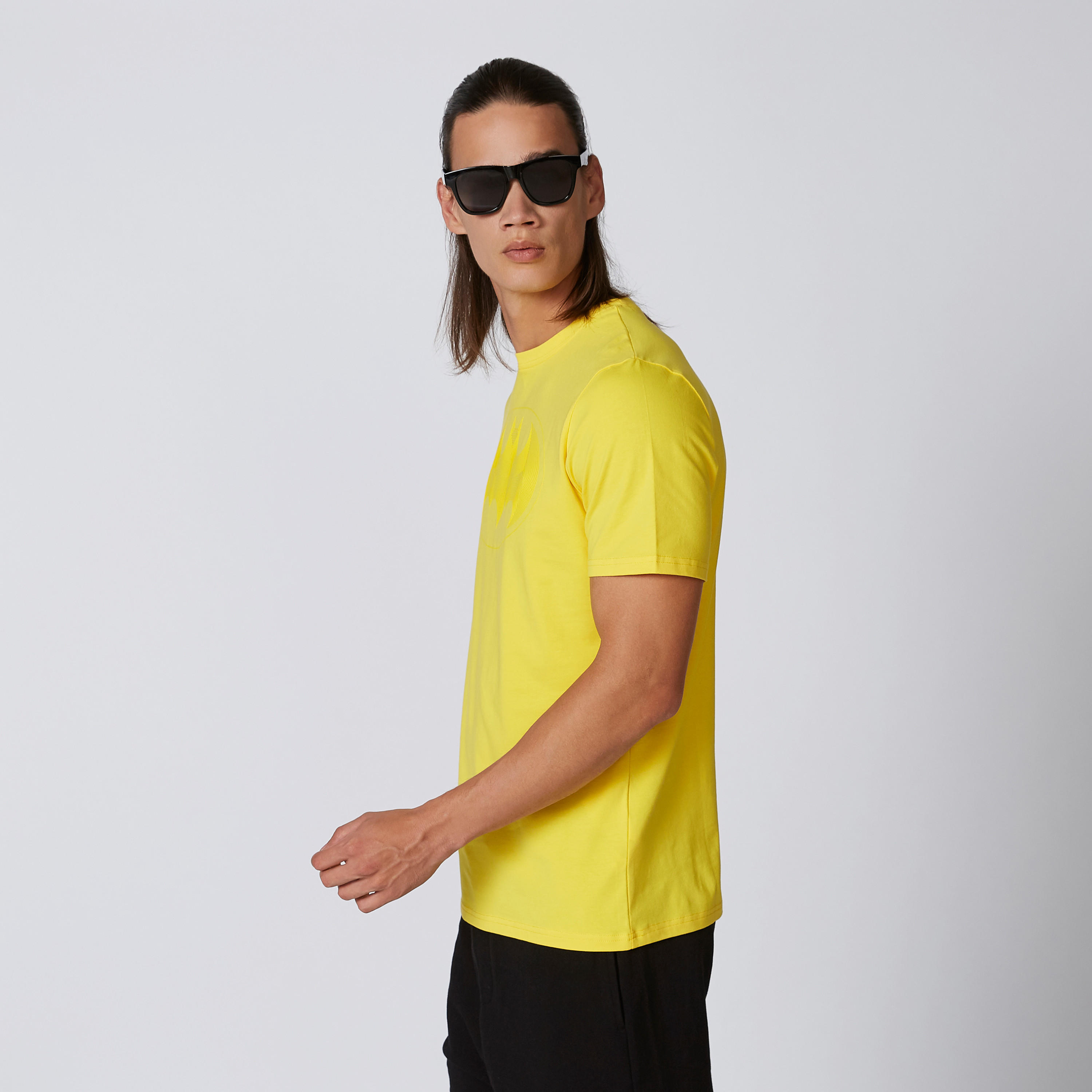 تيشيرت مستدام بارز الملمس سليم بياقة ضيّقة وطبعات باتمان -men-clothing-tshirtsandpolos-tshirts-image-3