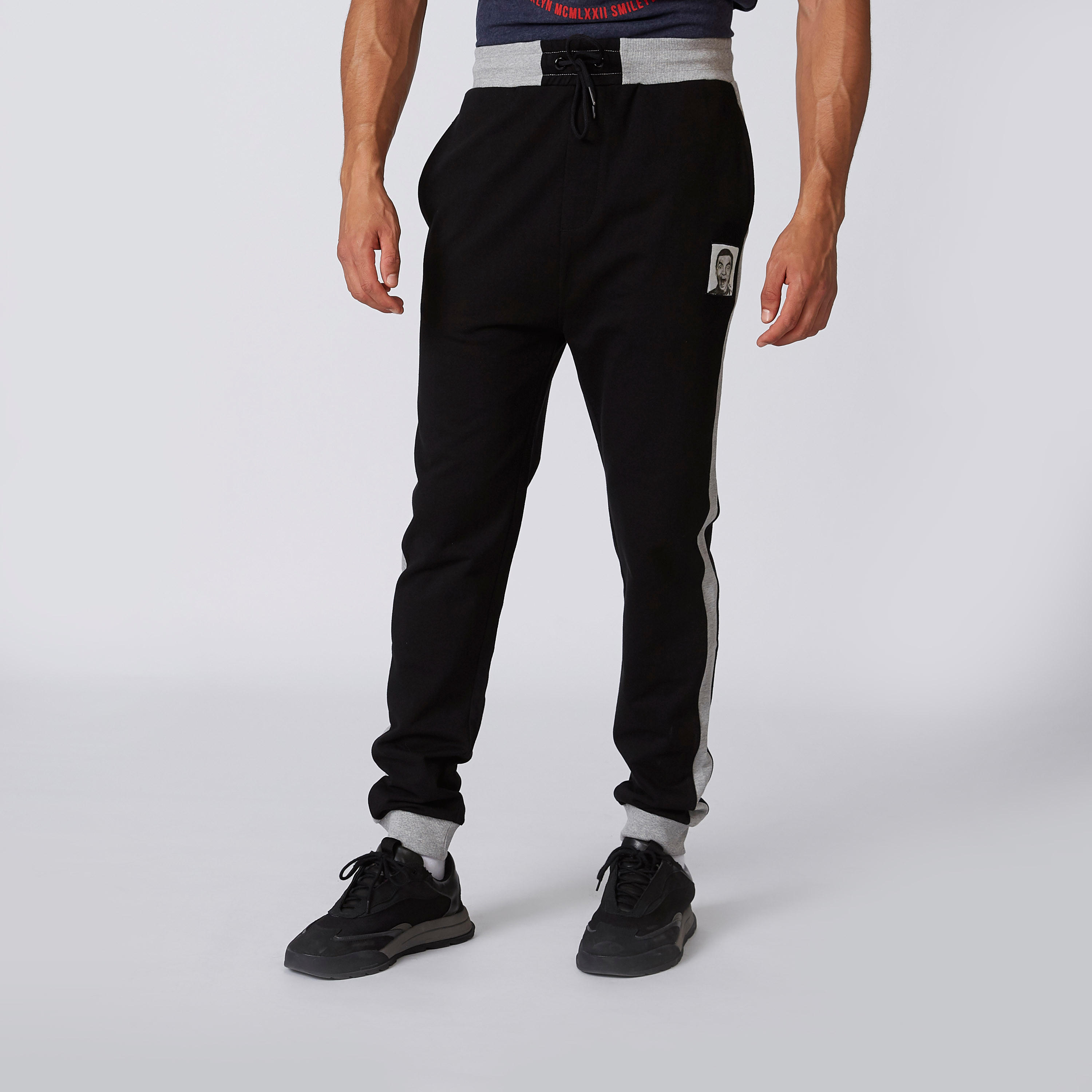 بنطلون مستدامة رياضي سليم بخصر متوسط الارتفاع وطبعات مستر بين -men-clothing-bottoms-joggers-image-4