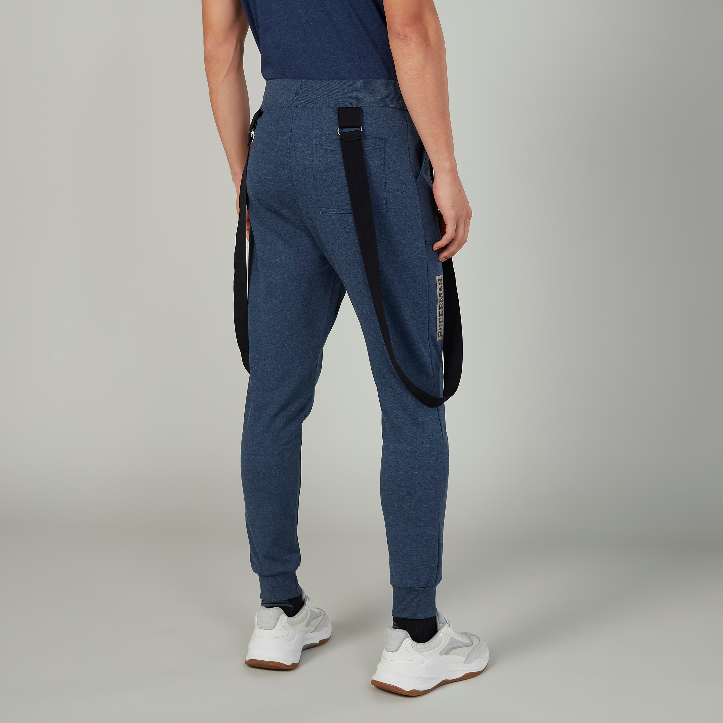 بنطلون رياضي مستدام سليم بحمالات وطبعات سوبرمان-men-clothing-bottoms-joggers-image-4