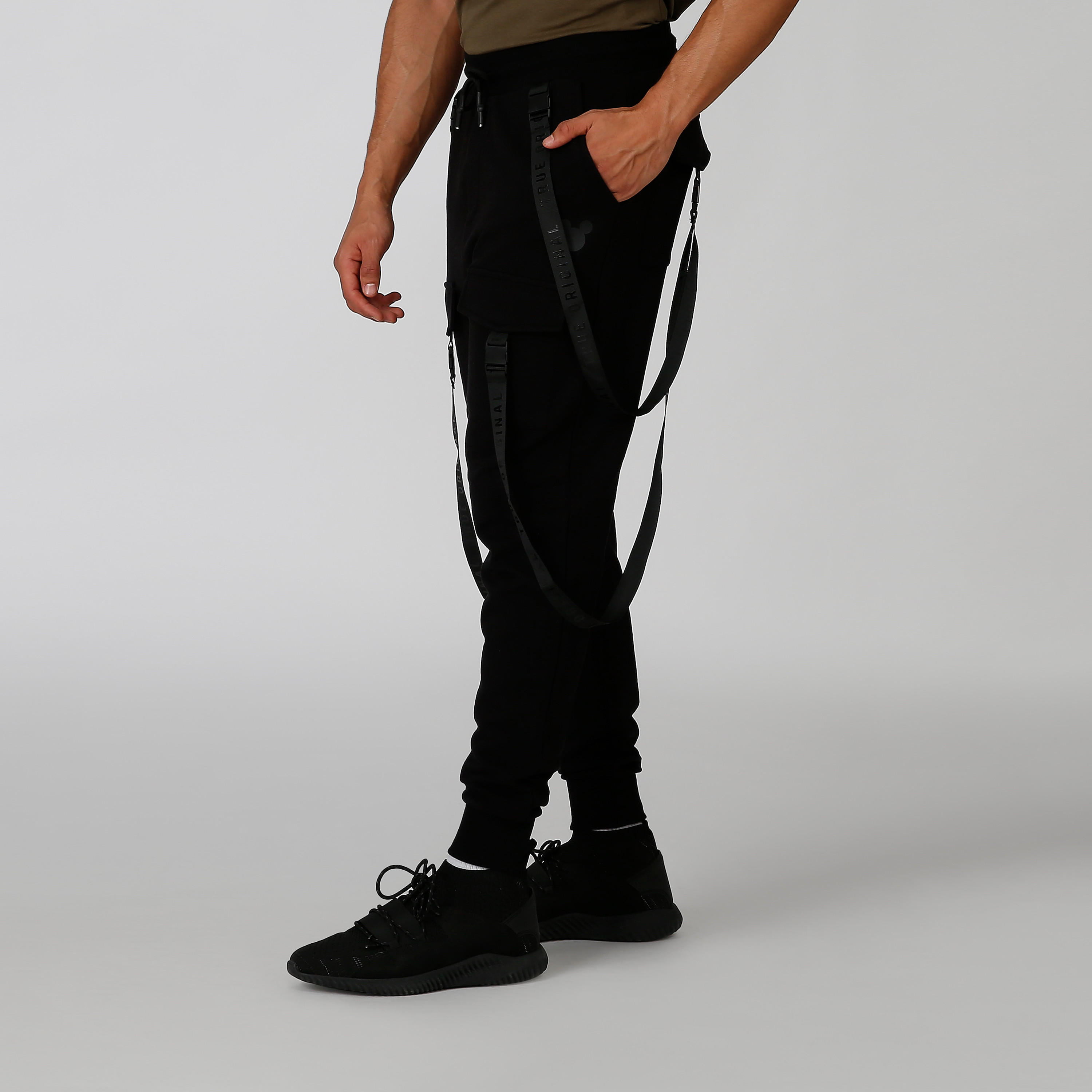 بنطلون رياضي سليم سادة بخصر منخفض وجيوب-men-clothing-bottoms-joggers-image-3