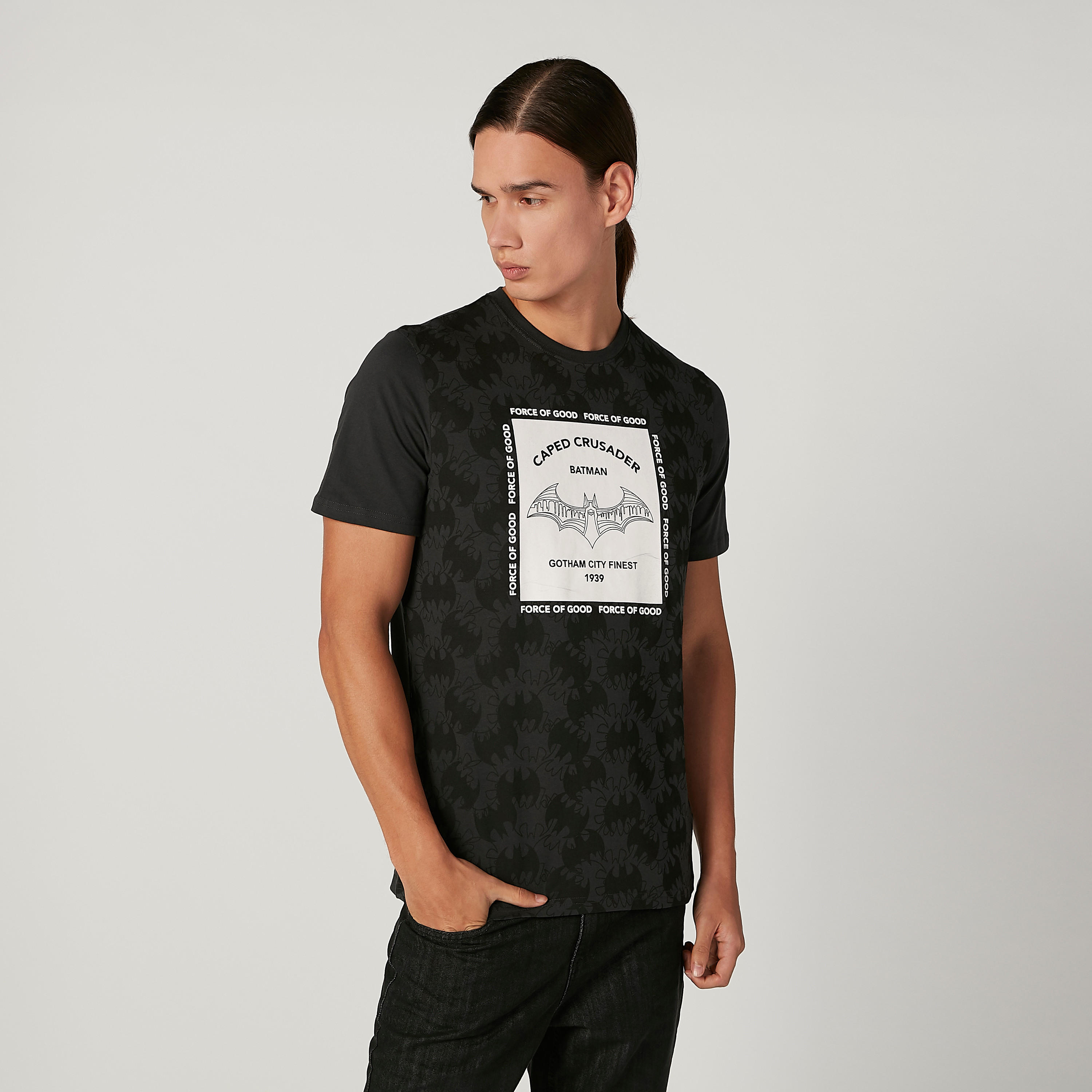 تيشيرت مستدام سليم بياقة ضيّقة وطبعات باتمان -men-clothing-tshirtsandpolos-tshirts-image-1