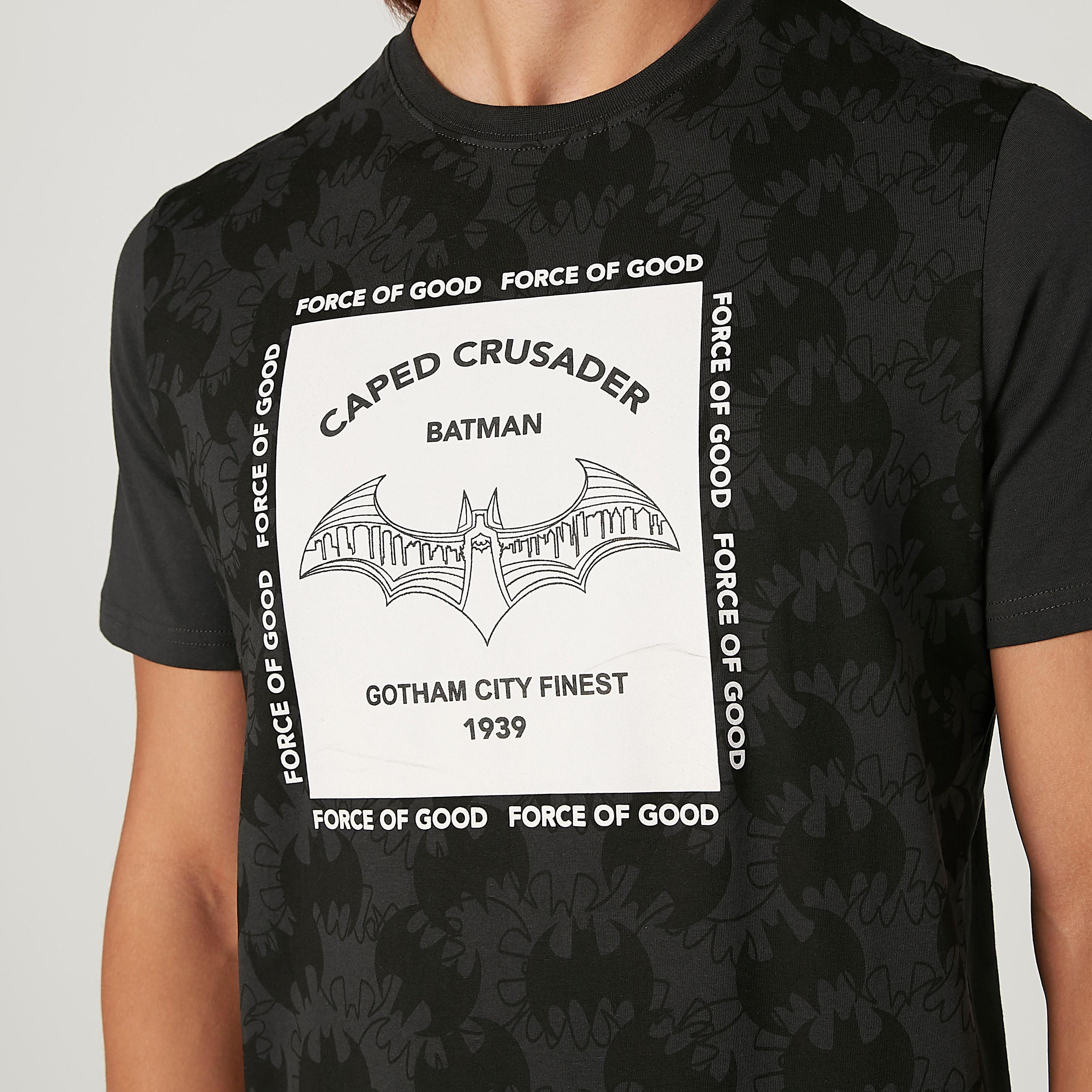 تيشيرت مستدام سليم بياقة ضيّقة وطبعات باتمان -men-clothing-tshirtsandpolos-tshirts-image-3