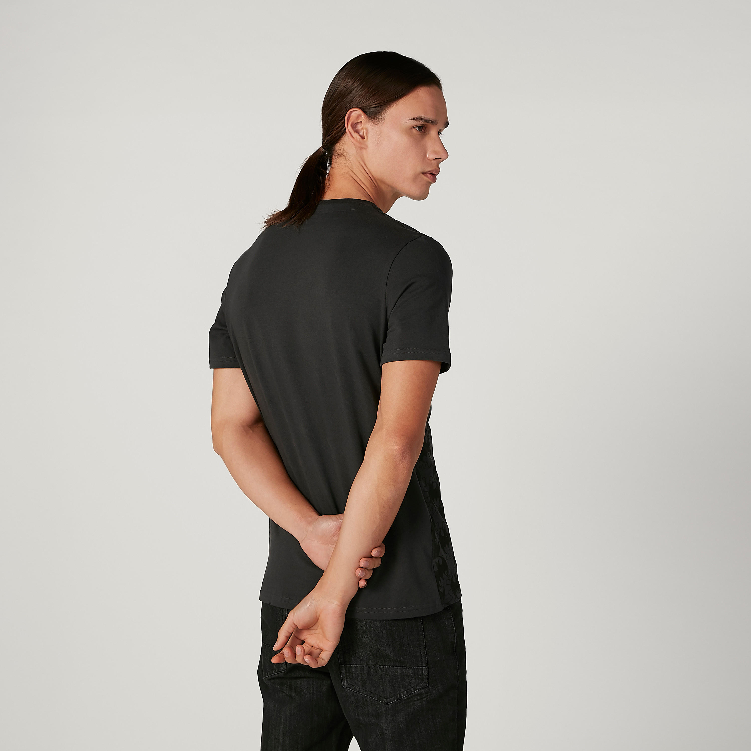 تيشيرت مستدام سليم بياقة ضيّقة وطبعات باتمان -men-clothing-tshirtsandpolos-tshirts-image-4